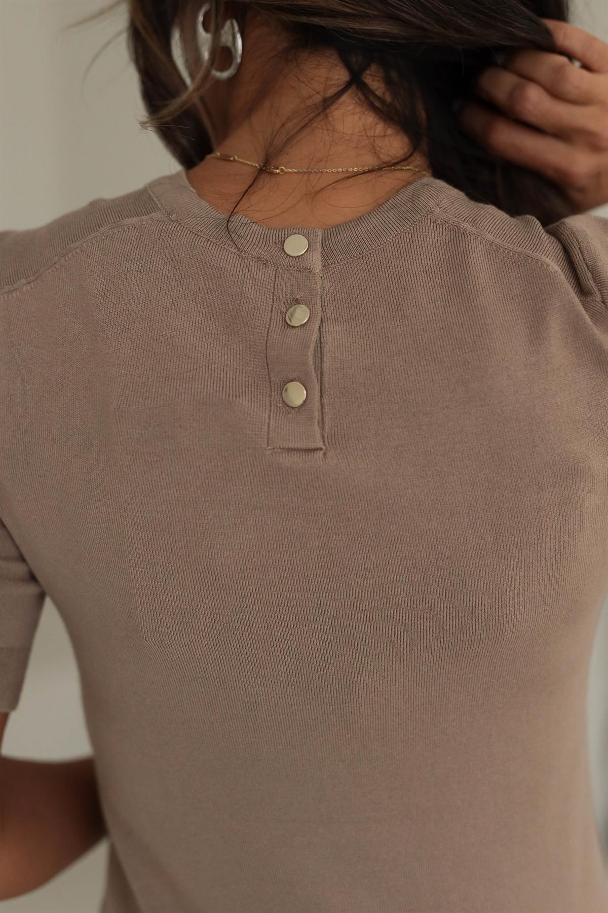 0426 Bisiklet Yaka Arkası Düğmeli Kısa Kol Triko