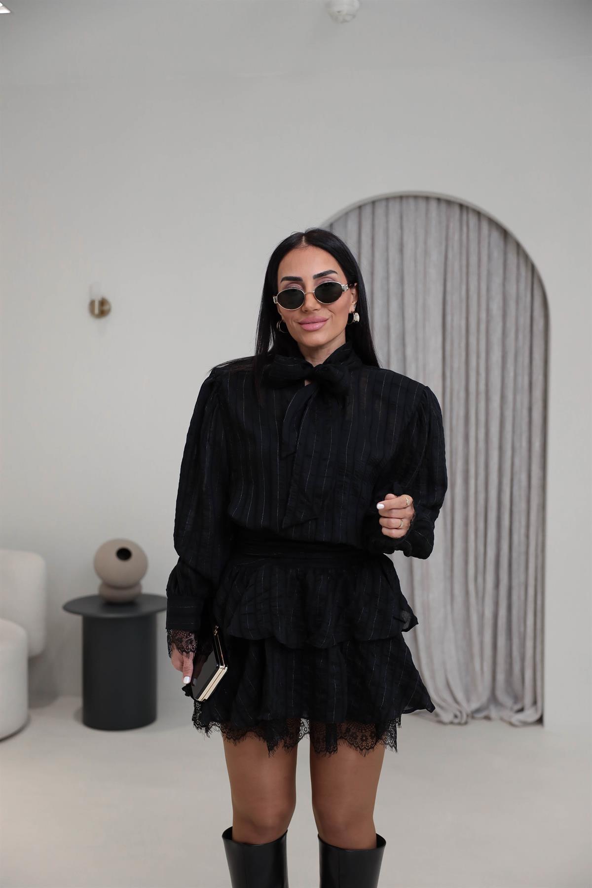 5540 Dantel Detaylı Vatkalı Kat Kat Elbise SİYAH