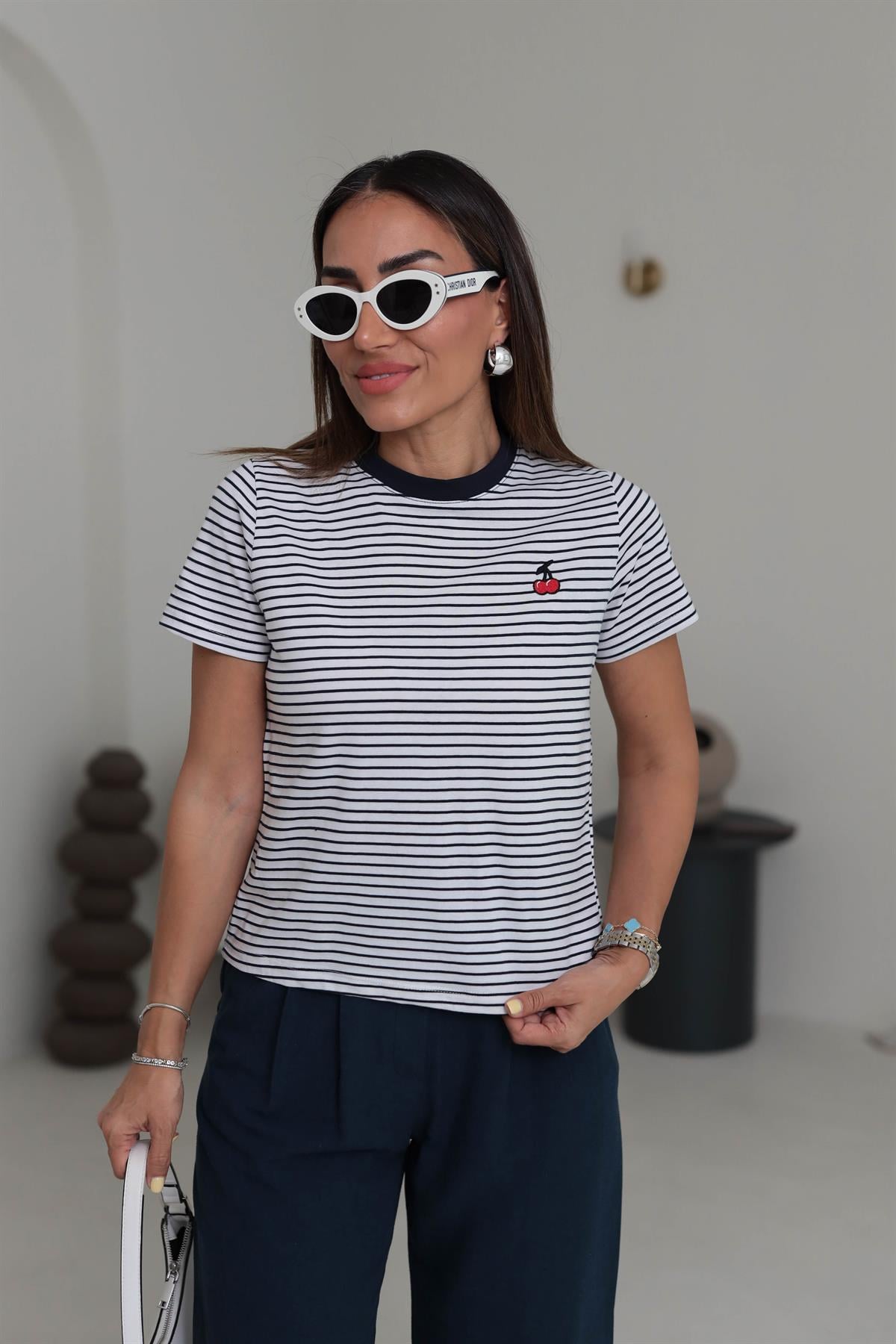 0415 Kiraz Nakış İşlemeli Çizgili Pamuklu Tshirt LACİ-BEYAZ