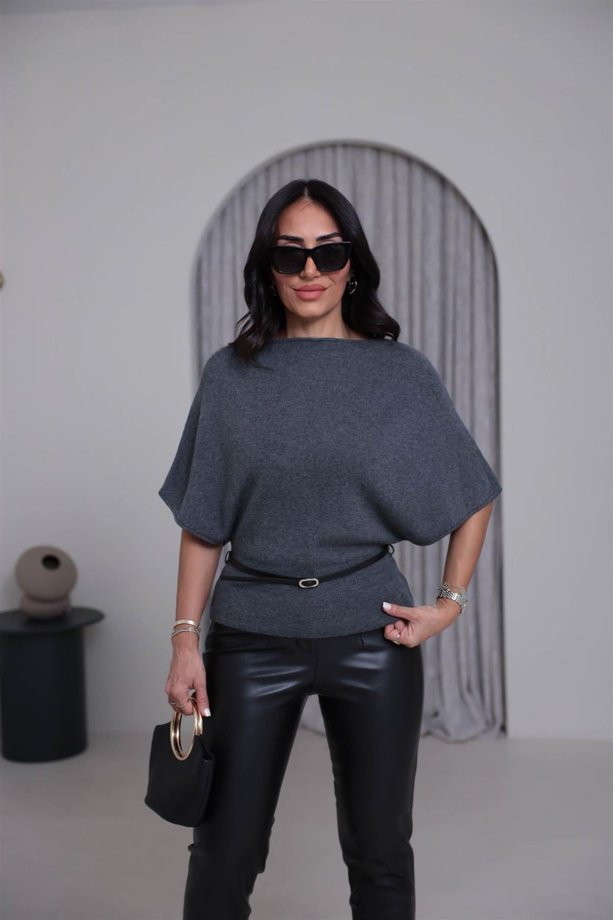 0838 Kayık Yaka Kemerli Triko Kazak FÜME