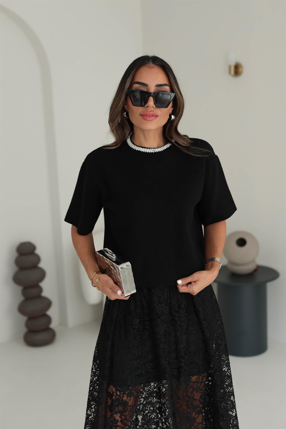 4367 Kısa Kol Yaka Taşlı Triko Bluz