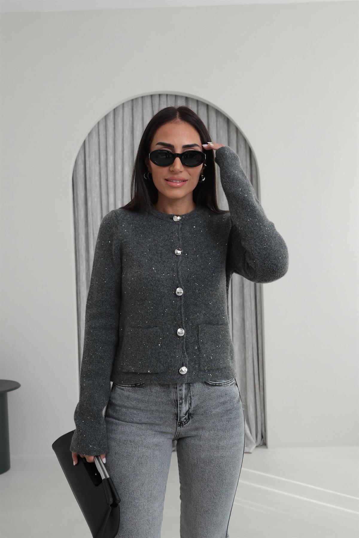 0935 Bisiklet Yaka Pullu Simli Düğmeli Triko Hırka FÜME