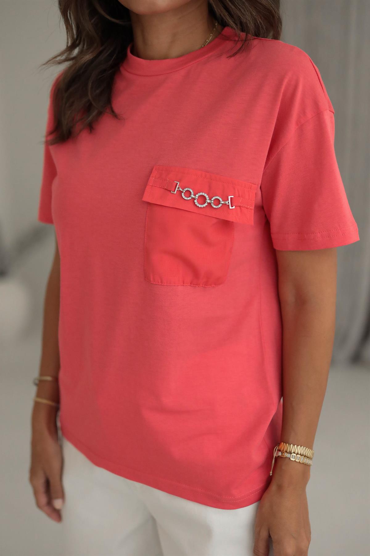 0001 Cep Zincirli Taş Detaylı Pamuklu Tshirt