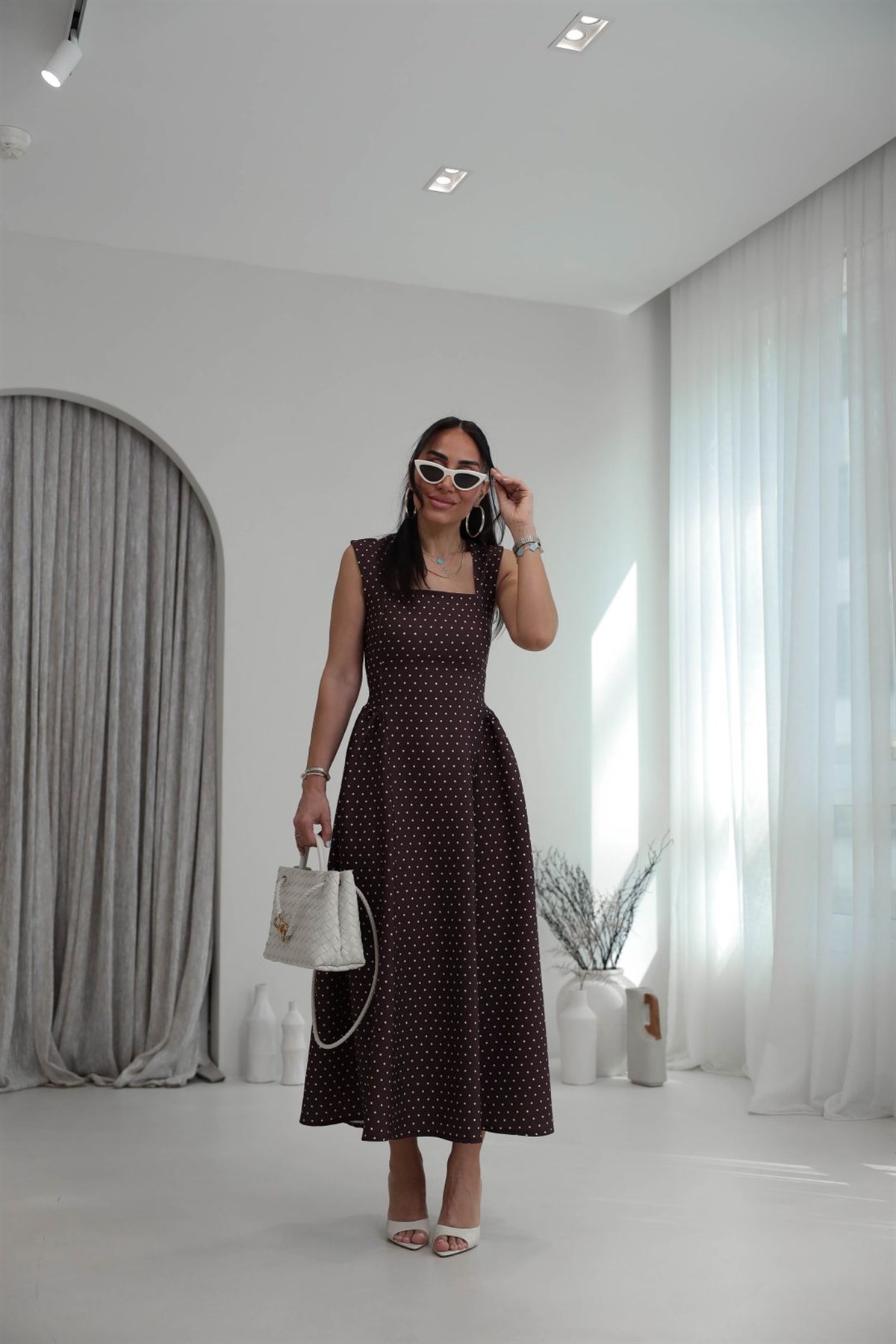 3950 Kalın Askılı Kare Yaka Puantiyeli Vintage Elbise KAHVE