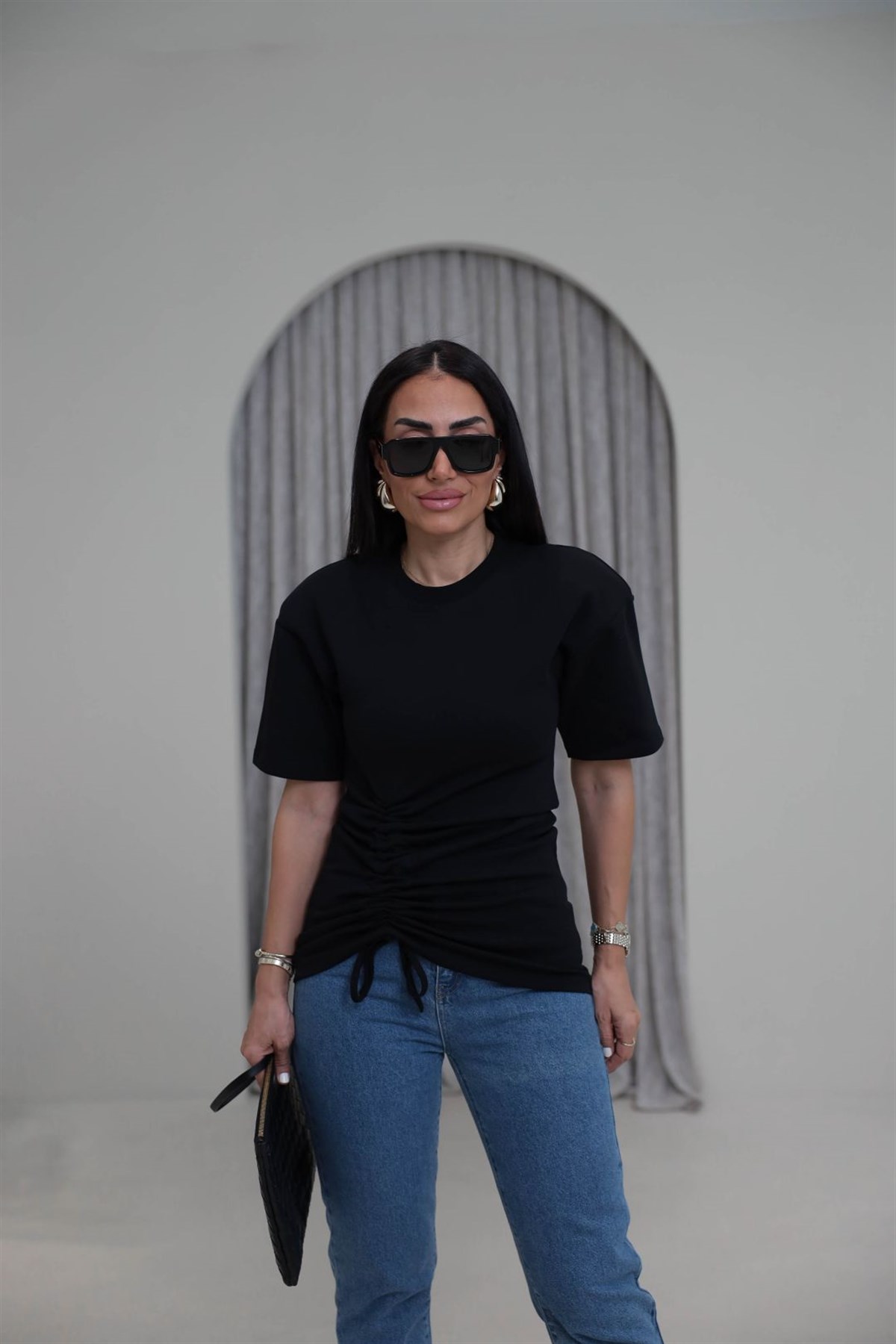 1025 Vatkalı Pamuklu Büzgü Detay Tshirt SİYAH