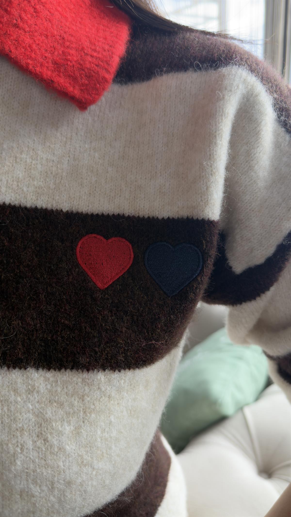 0139 Polo Yaka Düğmeli  Kalp Baskılı Triko Kazak ACI KAHVE