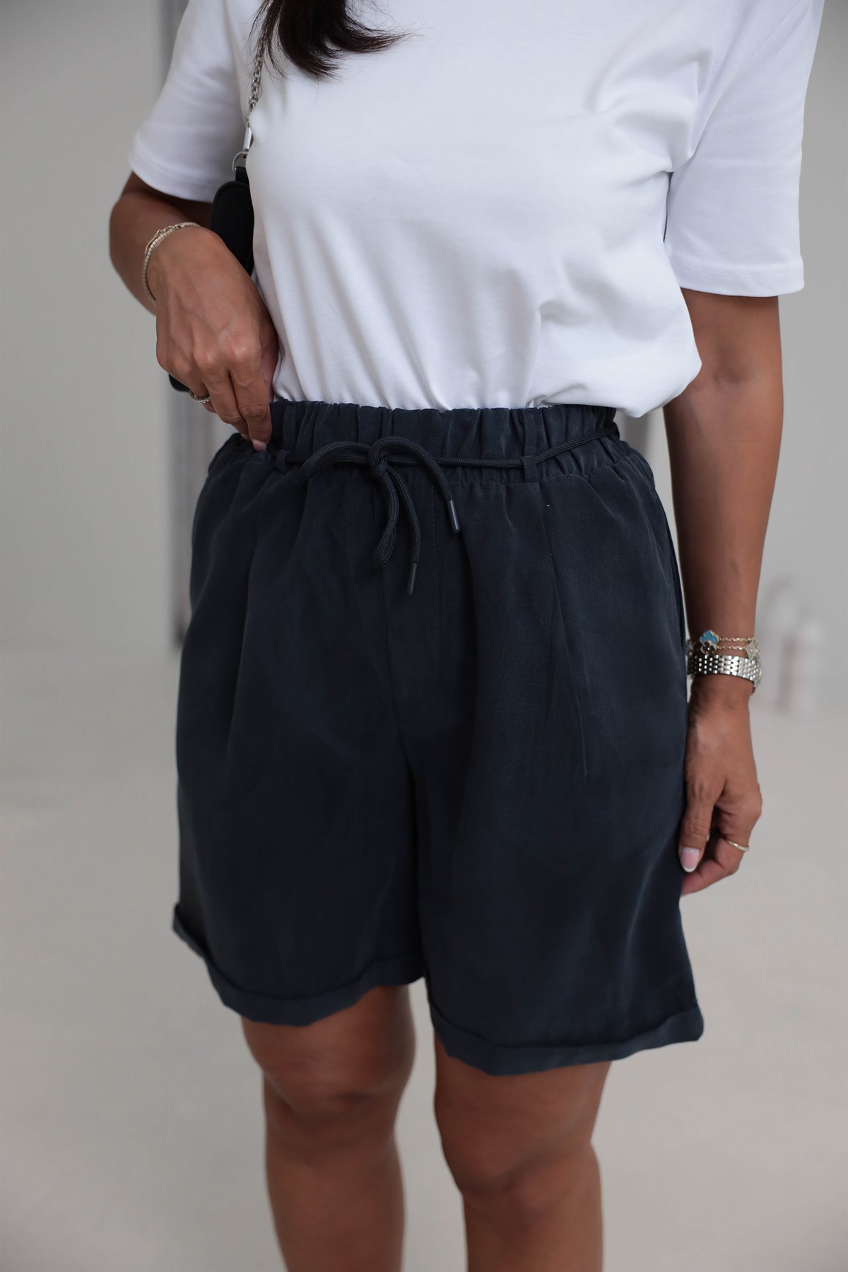 1104 Kordonlu Tencel Gabardin Şort SİYAH