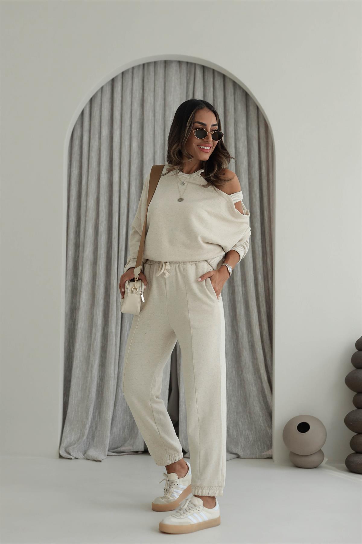 0678 Yaka Ve Omuz Detaylı Eşofman Takımı