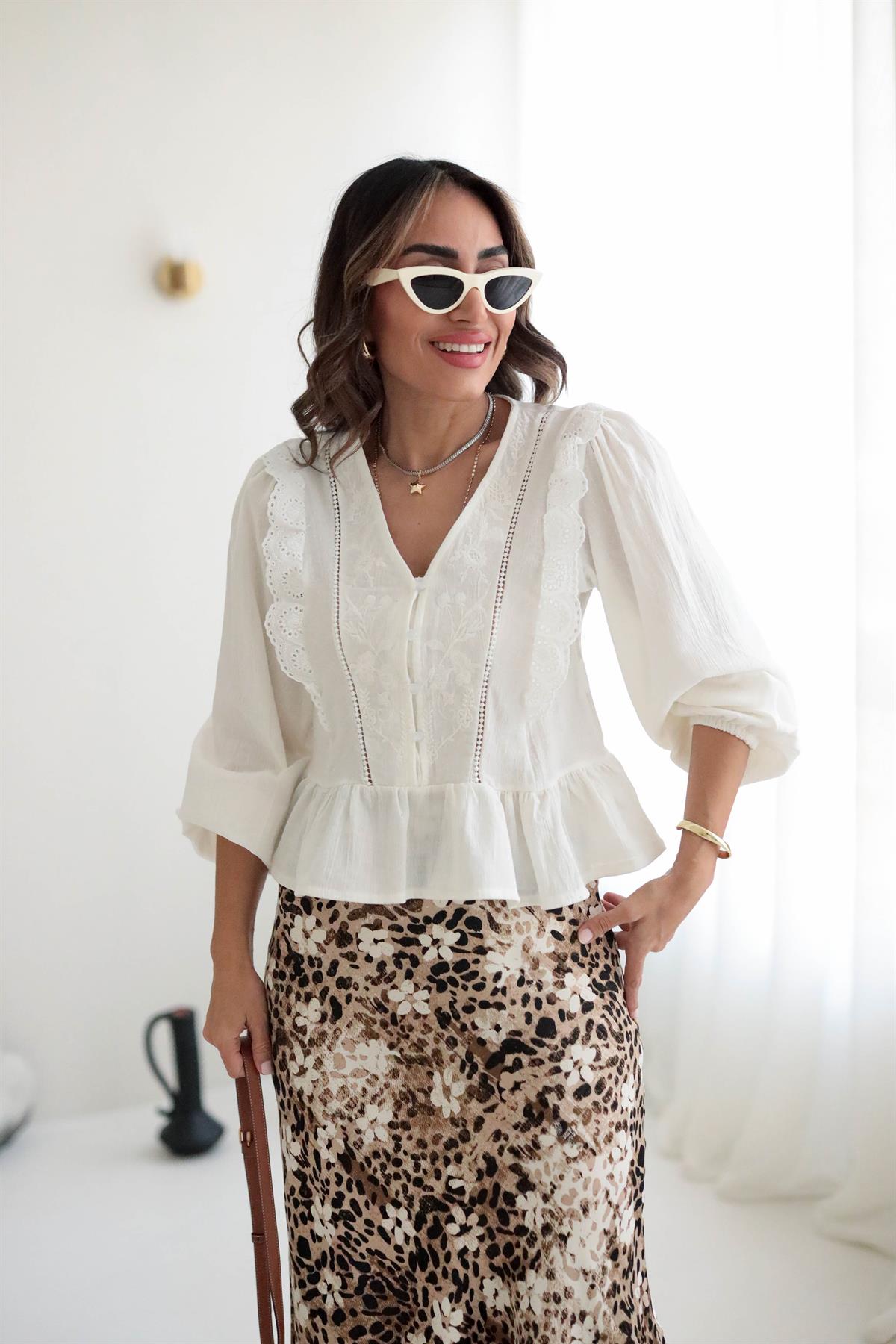 5137 Kolları Lastikli Önden Düğmeli Bluz