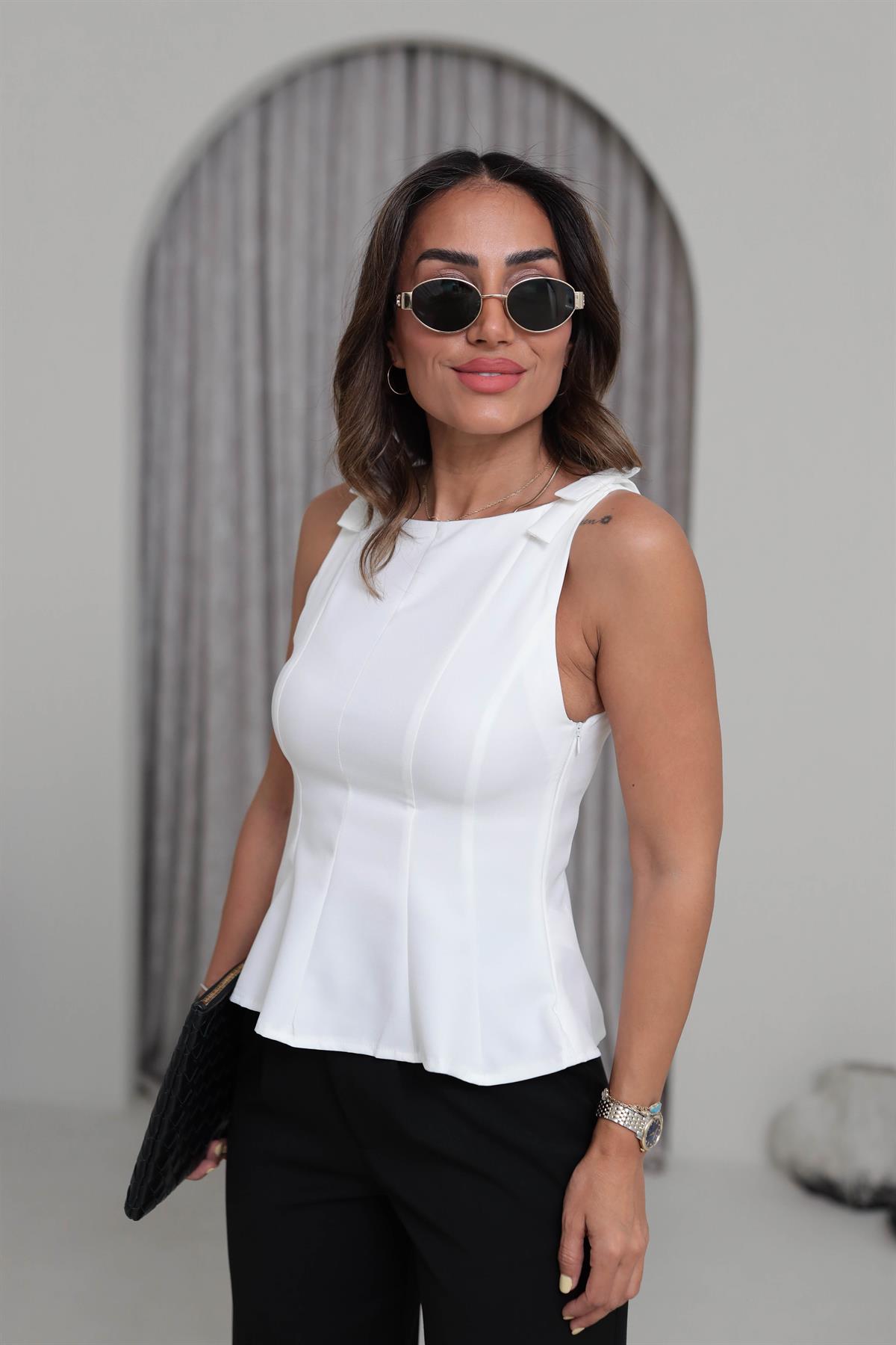 7261 Omzu Fiyonklu Bluz BEYAZ