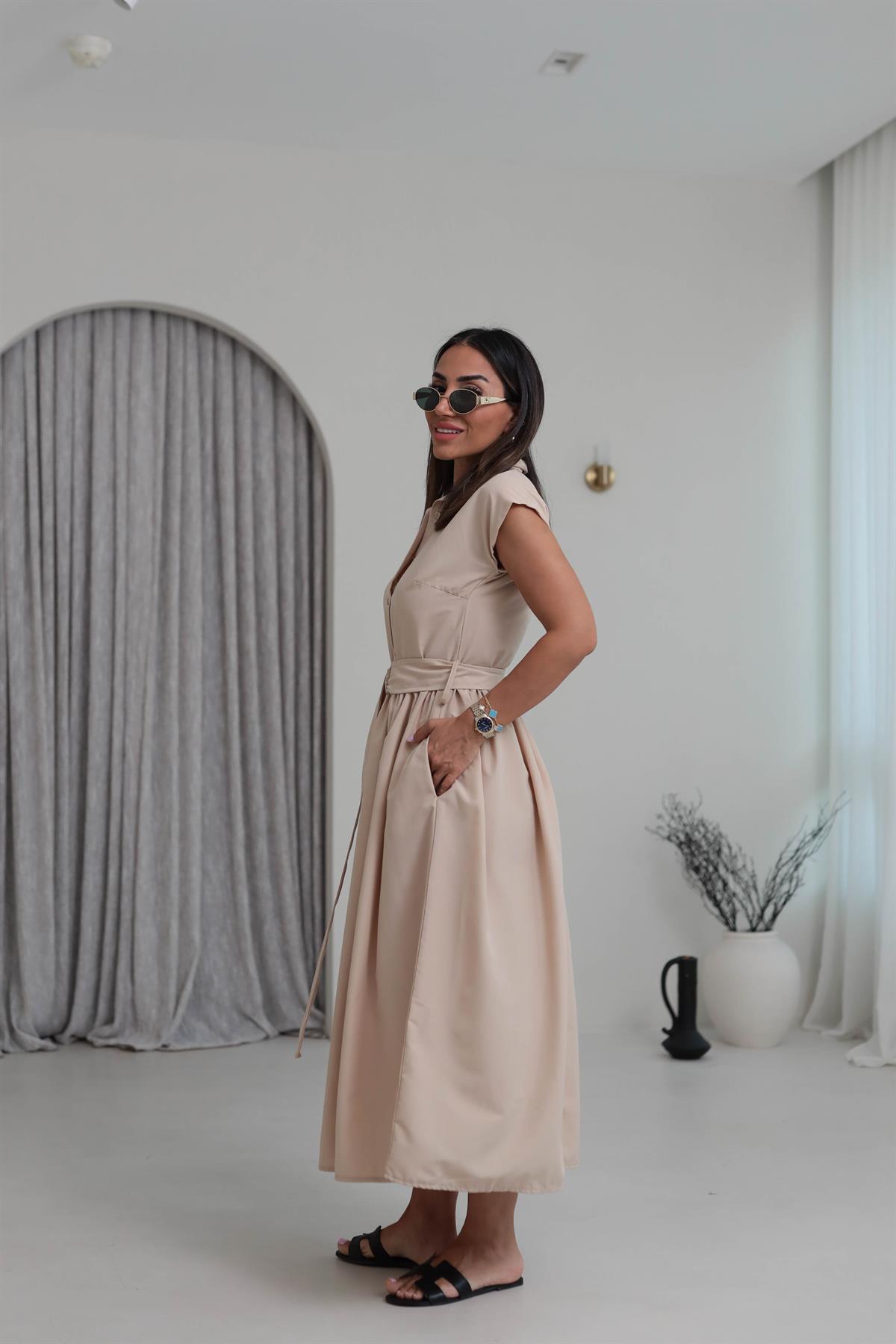 501 Polo Yaka Düğmeli Kuşaklı Uzun Elbise BEJ