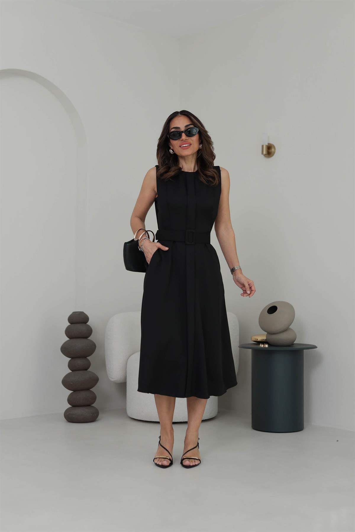 3715 A Kesim Sıfır Kol Kemerli Midi Elbise SİYAH