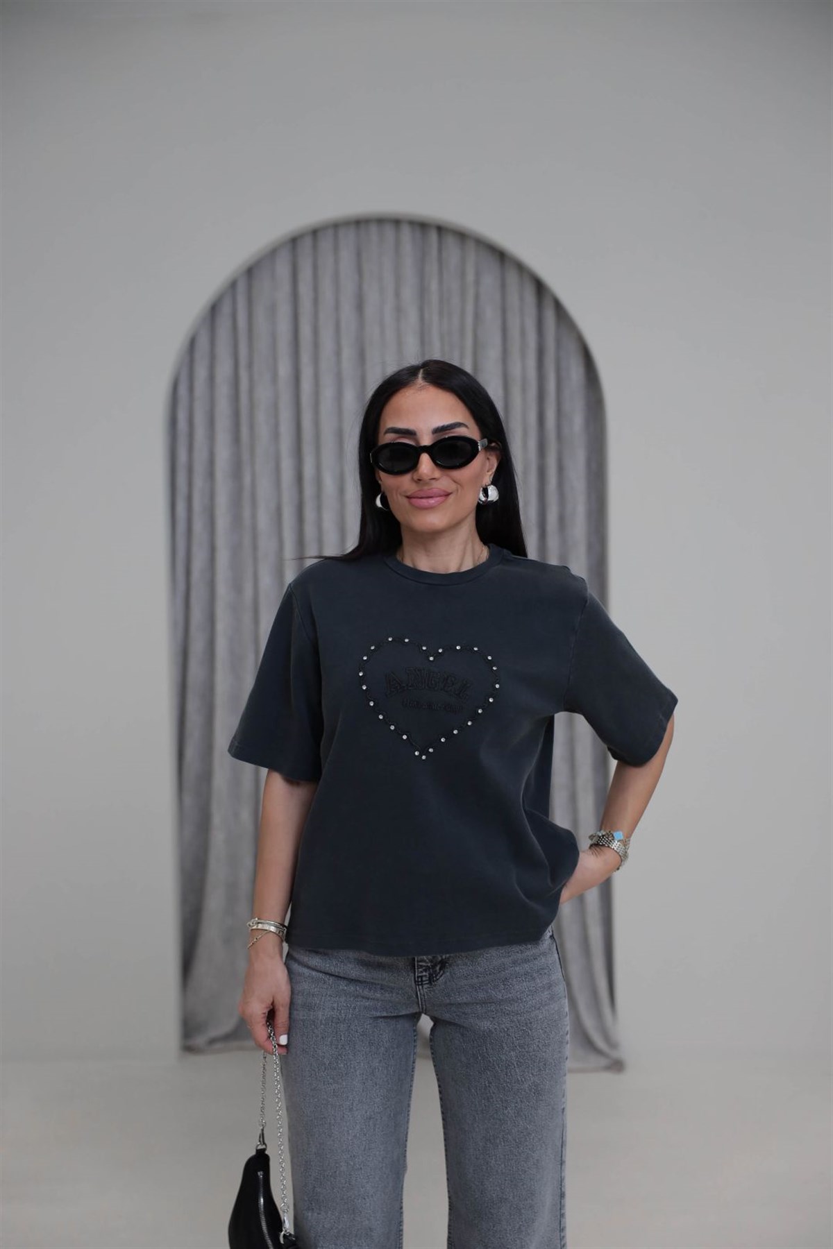 8112 Kalp Nakışlı Taşlı Bisiklet Yaka Tshirt ANTRASİT