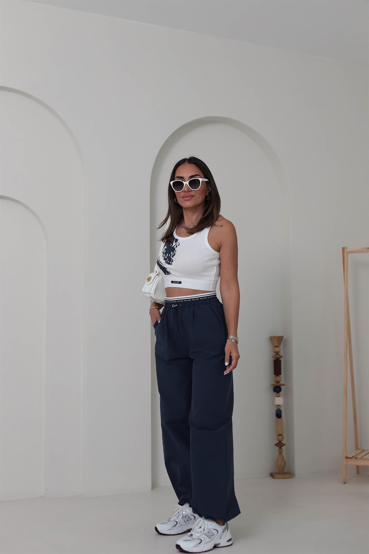 5104 Bel Yazı Detaylı Croplu Takım LACİVERT