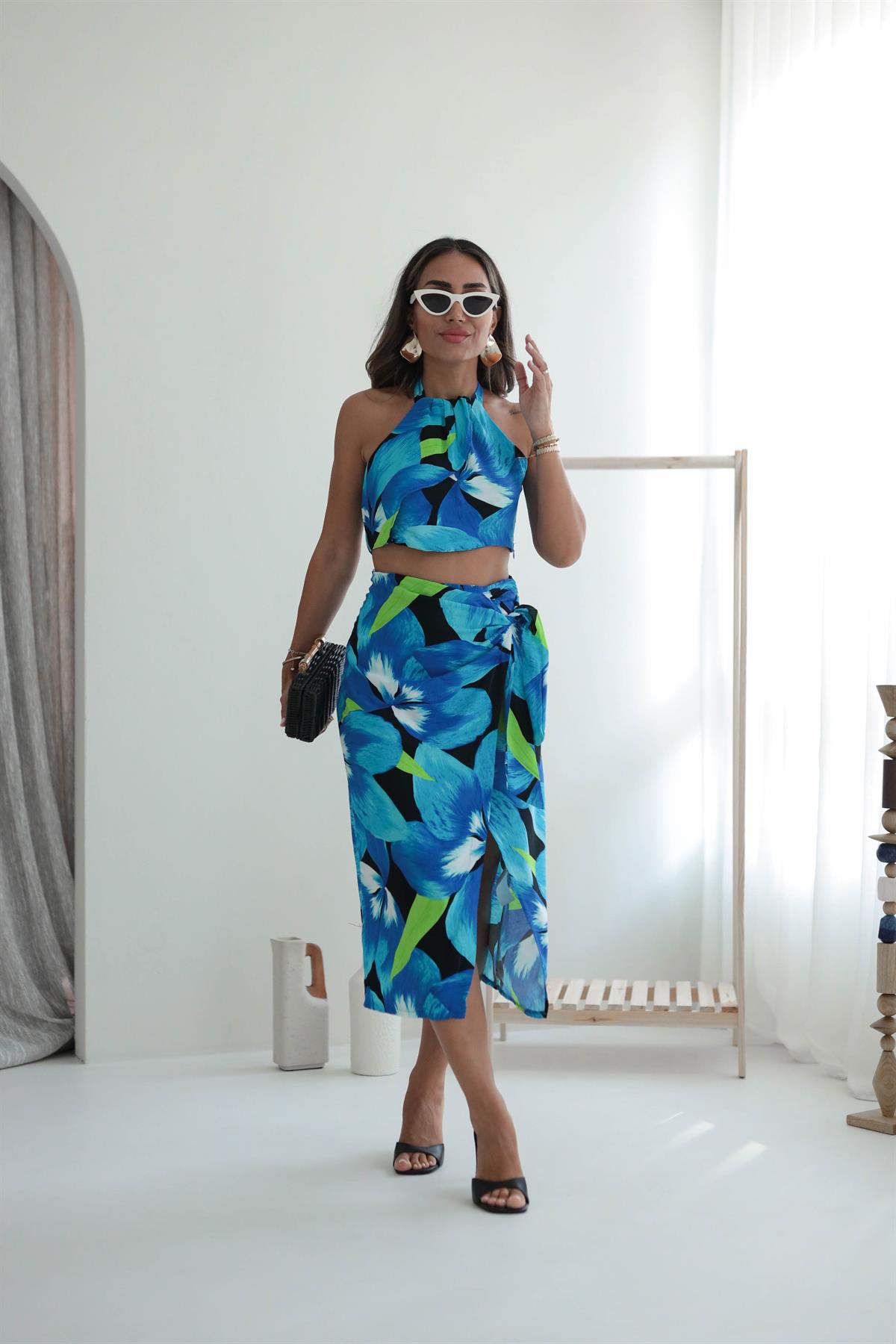 8790 Boyundan Bağlamalı Büstiyer & Anvelop Etekli Takım