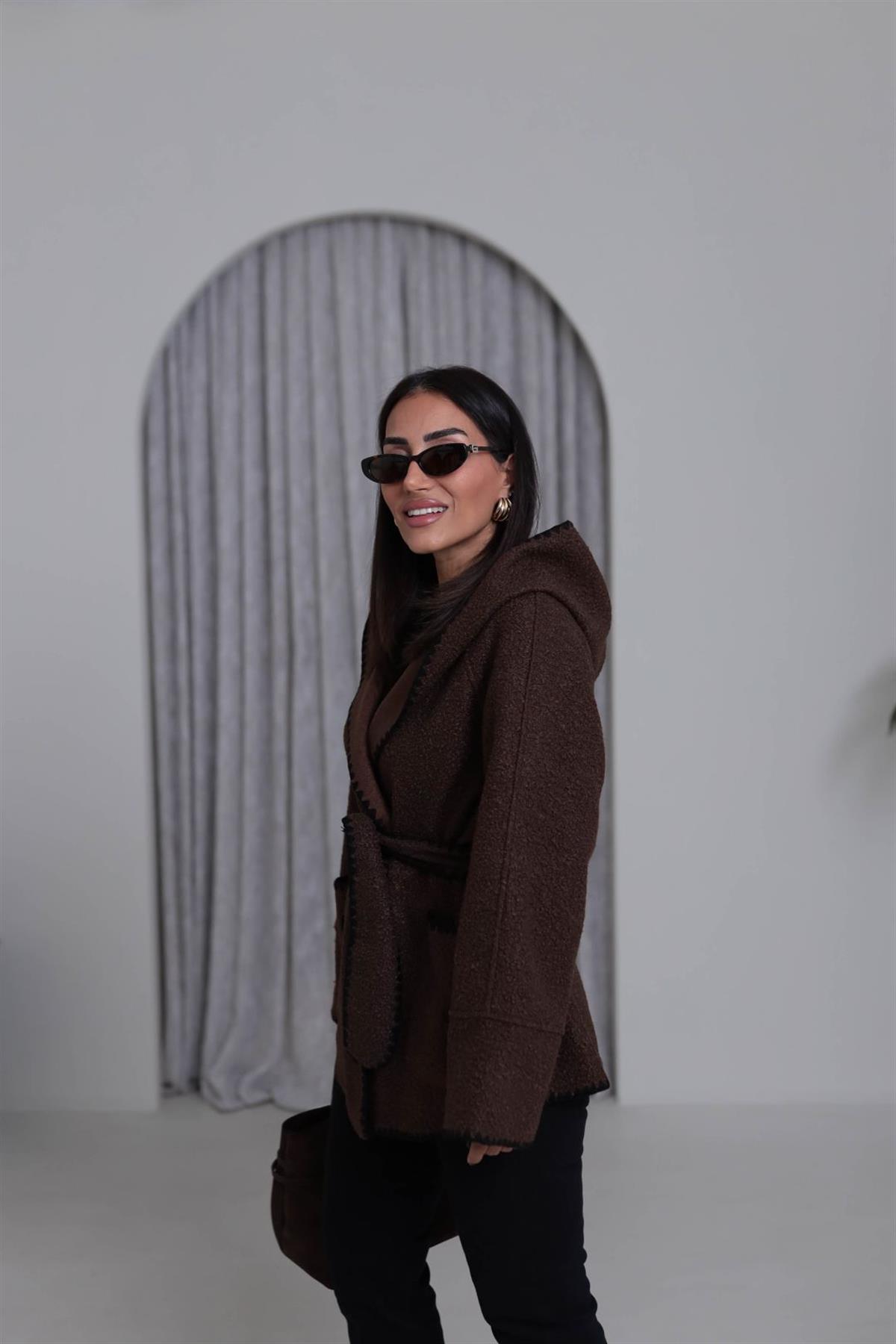 9152 Kontrast Dikiş Detaylı Kapşonlu Kaban KAHVE