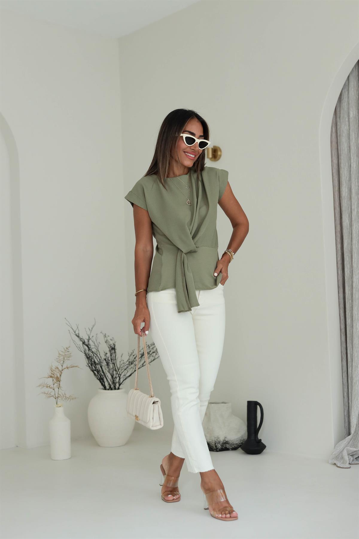 Ön Geçiş Detaylı Bluz