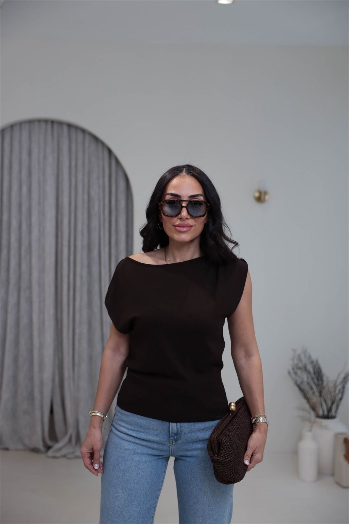 0870 Kayık Yaka Sıfır Kol Altı Lastikli  Bluz ACI KAHVE