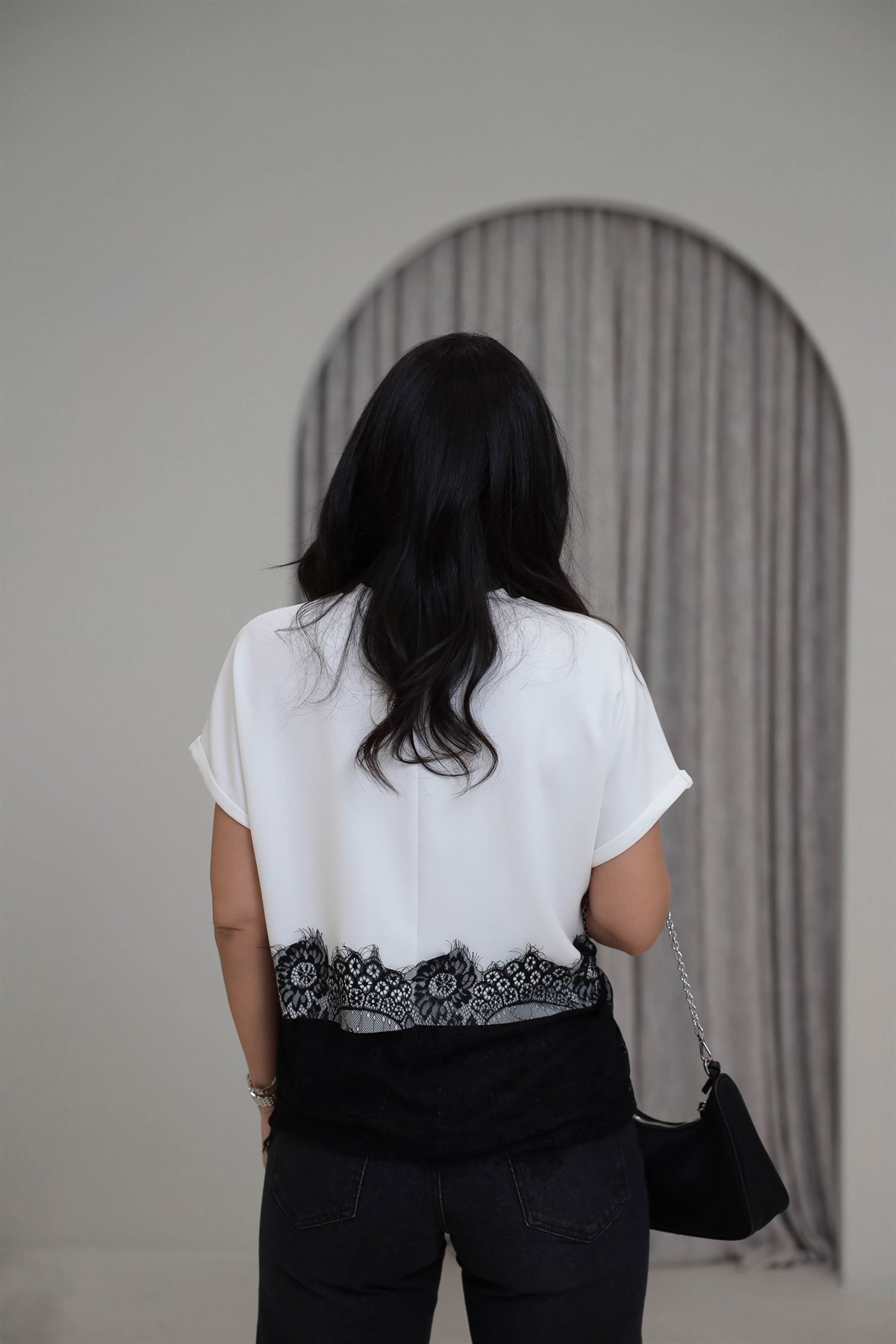 Dantel Garnili Düşük Omuz Tshirt EKRU