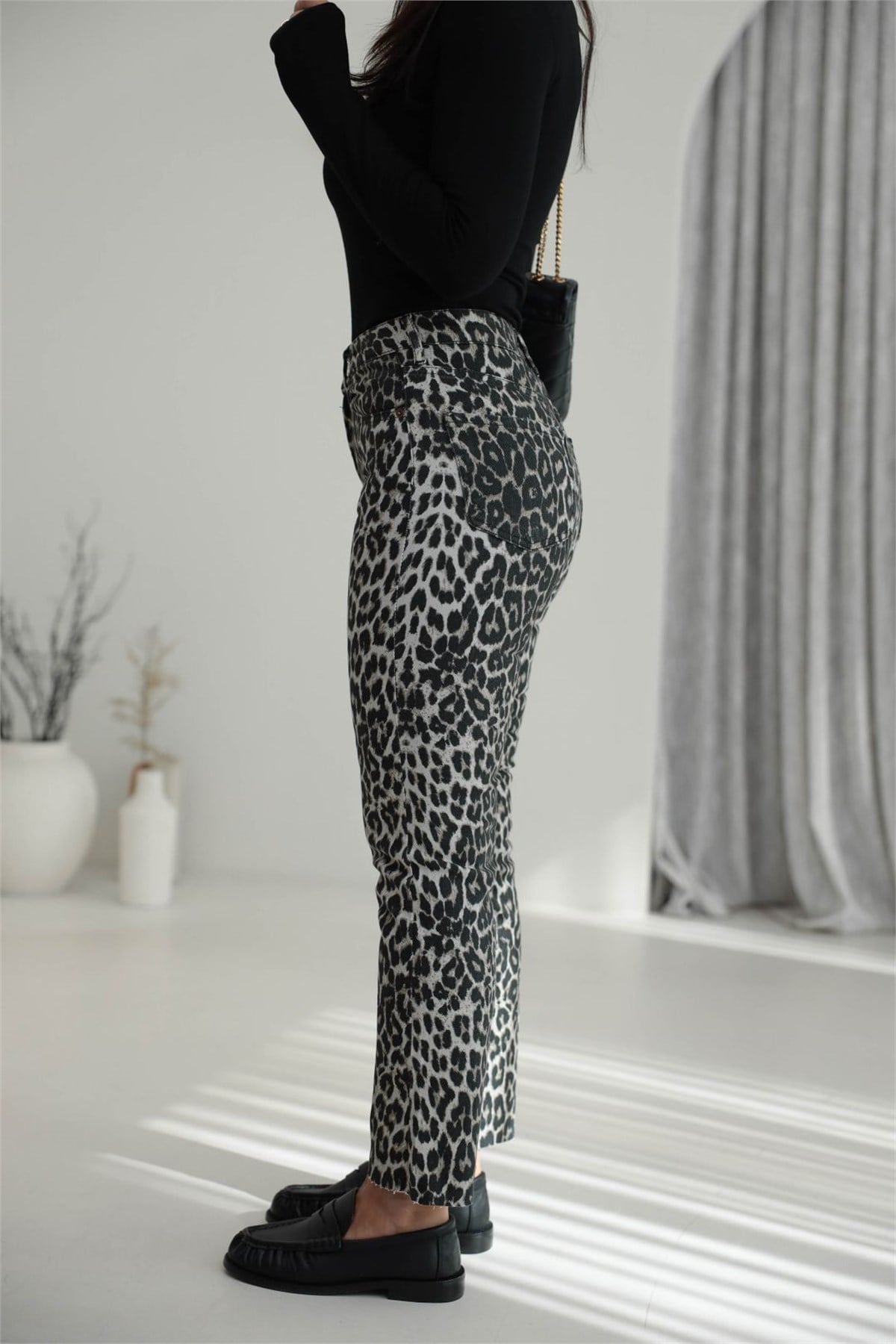 2402 Lazer Kesikli Boyfit Jean LEOPAR