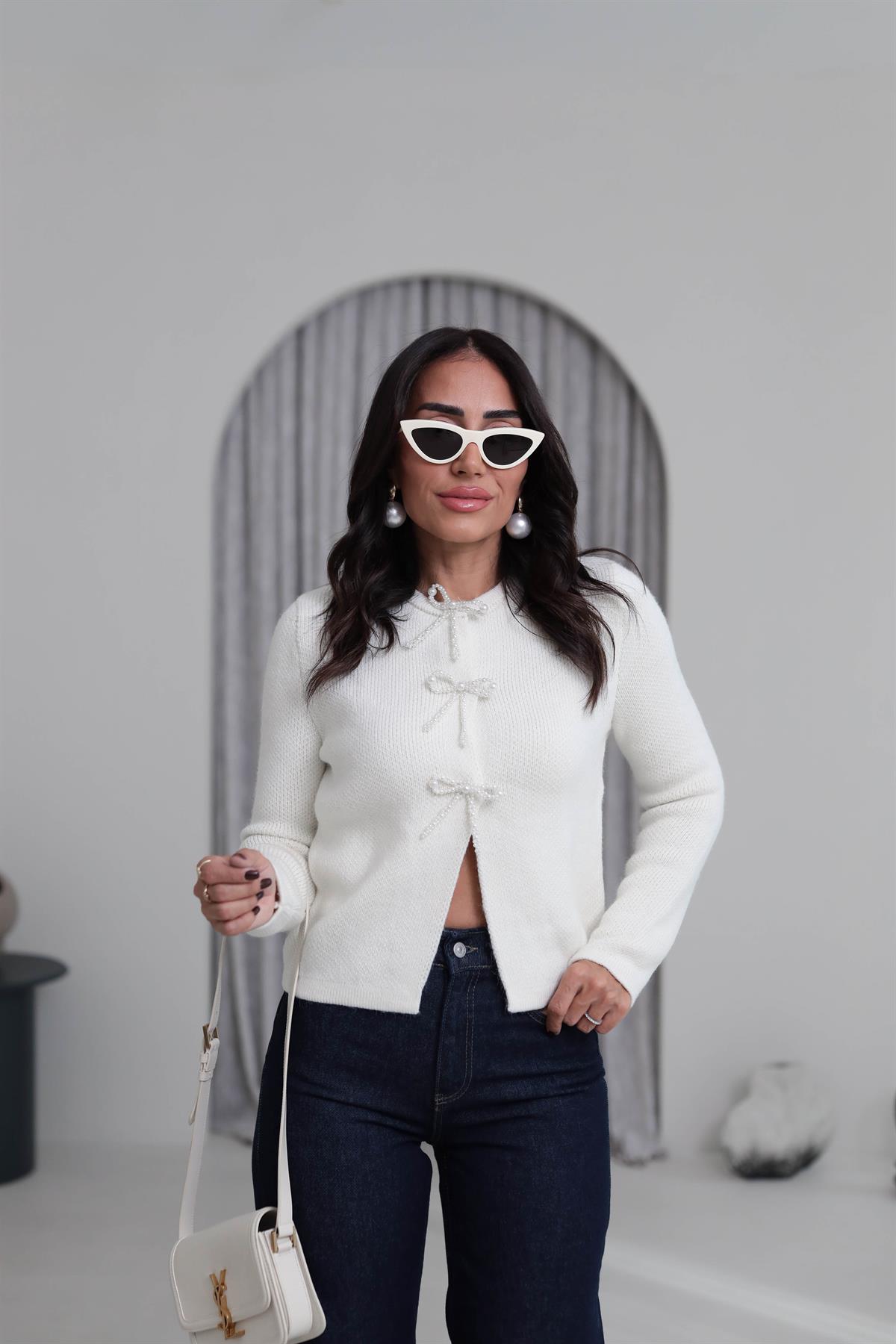 0983 İncili Fiyonk Aksesuarlı Triko Hırka EKRU