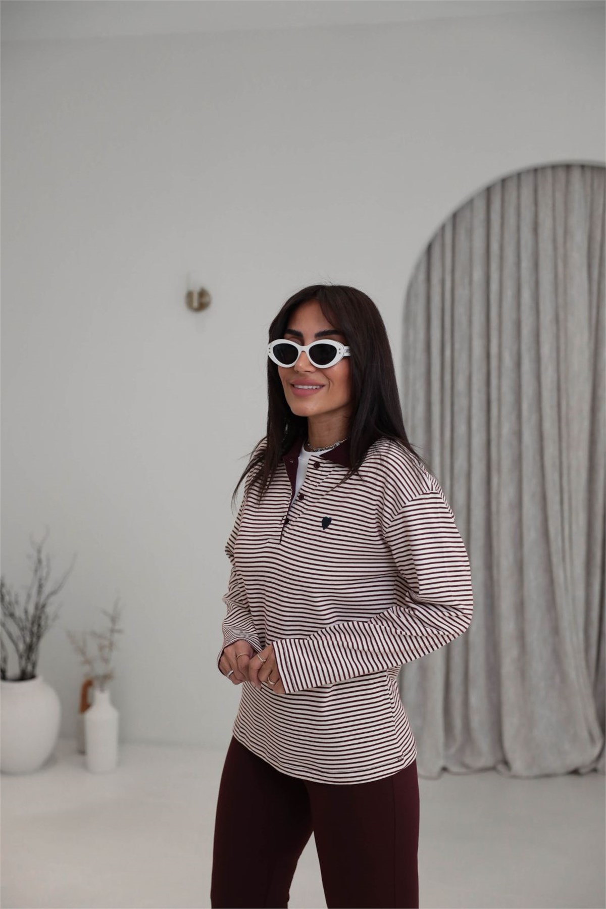 9022 Çizgili Polo Yaka Kalp Nakışlı Bluz BORDO