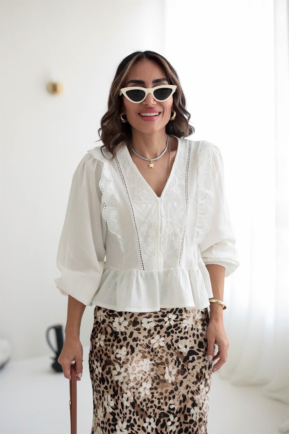 5137 Kolları Lastikli Önden Düğmeli Bluz