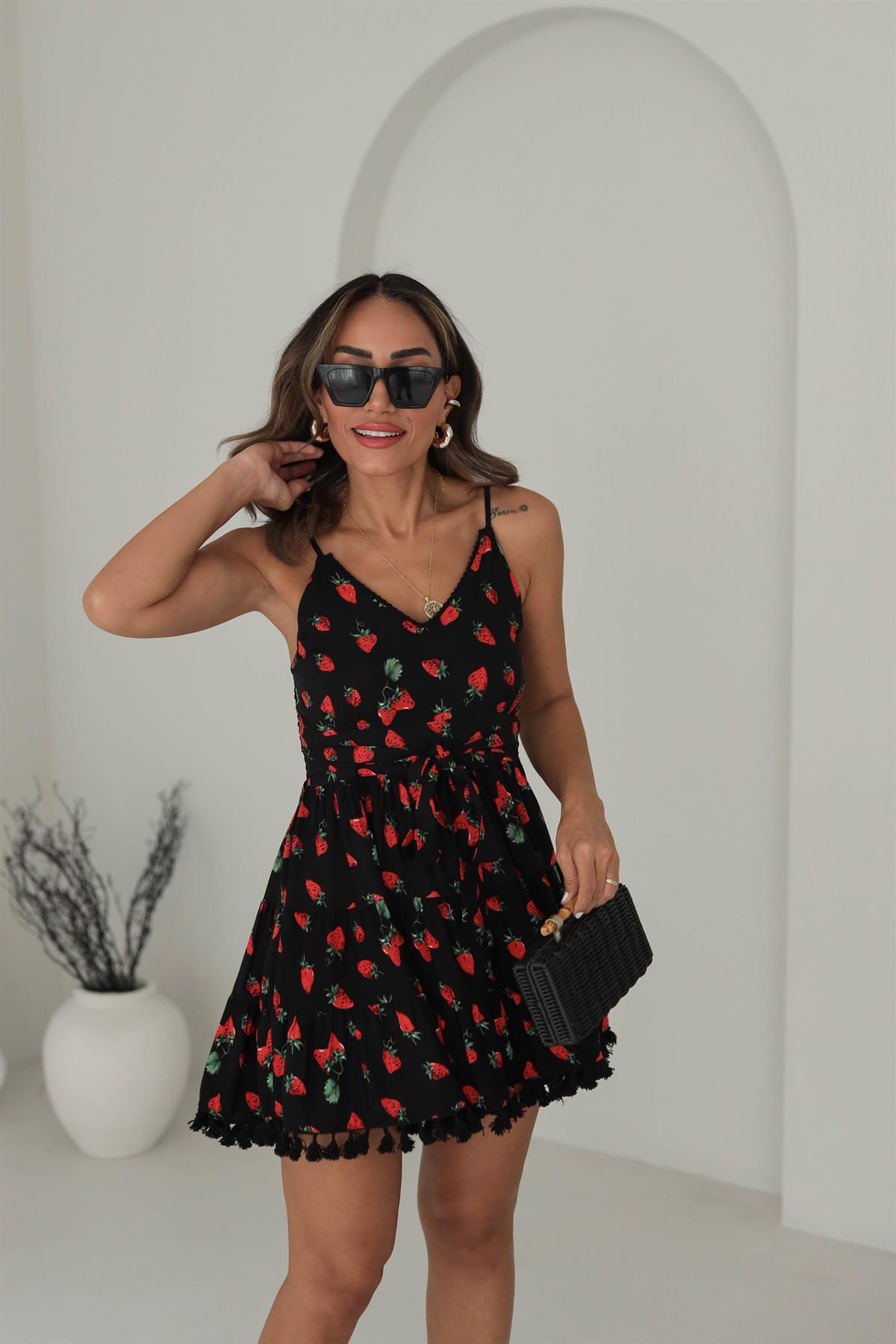 9829 Çilek Desenli Sırtı Gipeli Kuşaklı Elbise