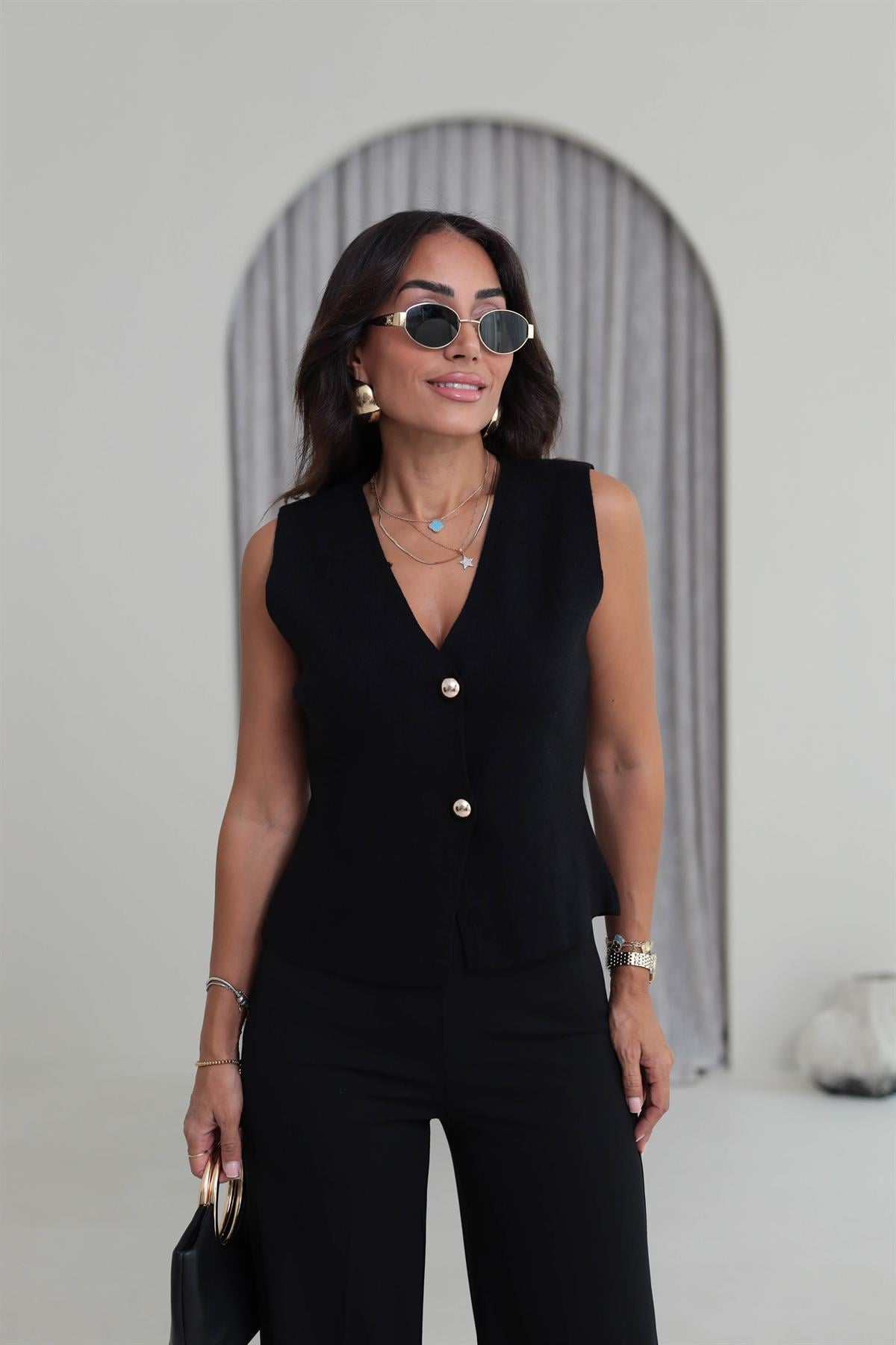 Y003 Büyük Gold Düğmeli Triko Yelek SİYAH