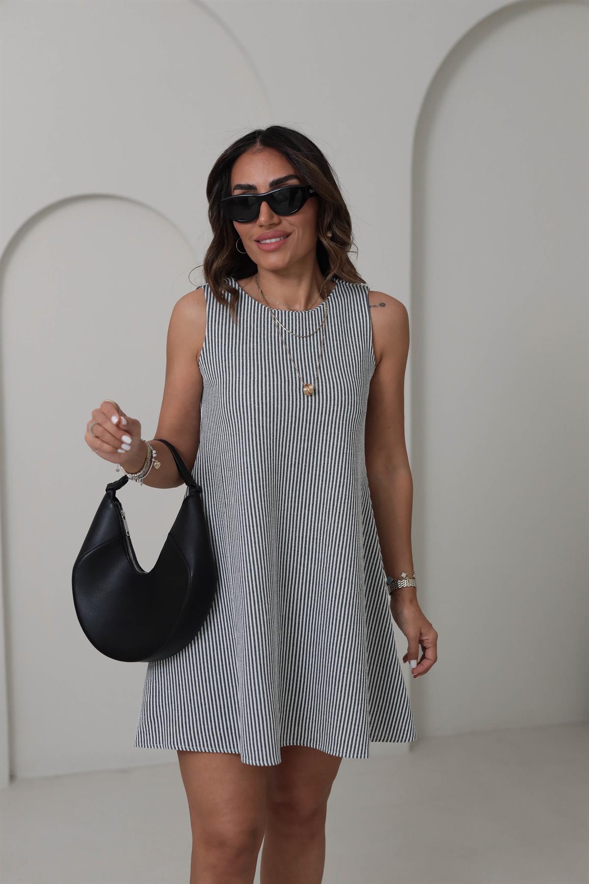 0148 Sıfır Kol Çizgili Çan Elbise SİYAH
