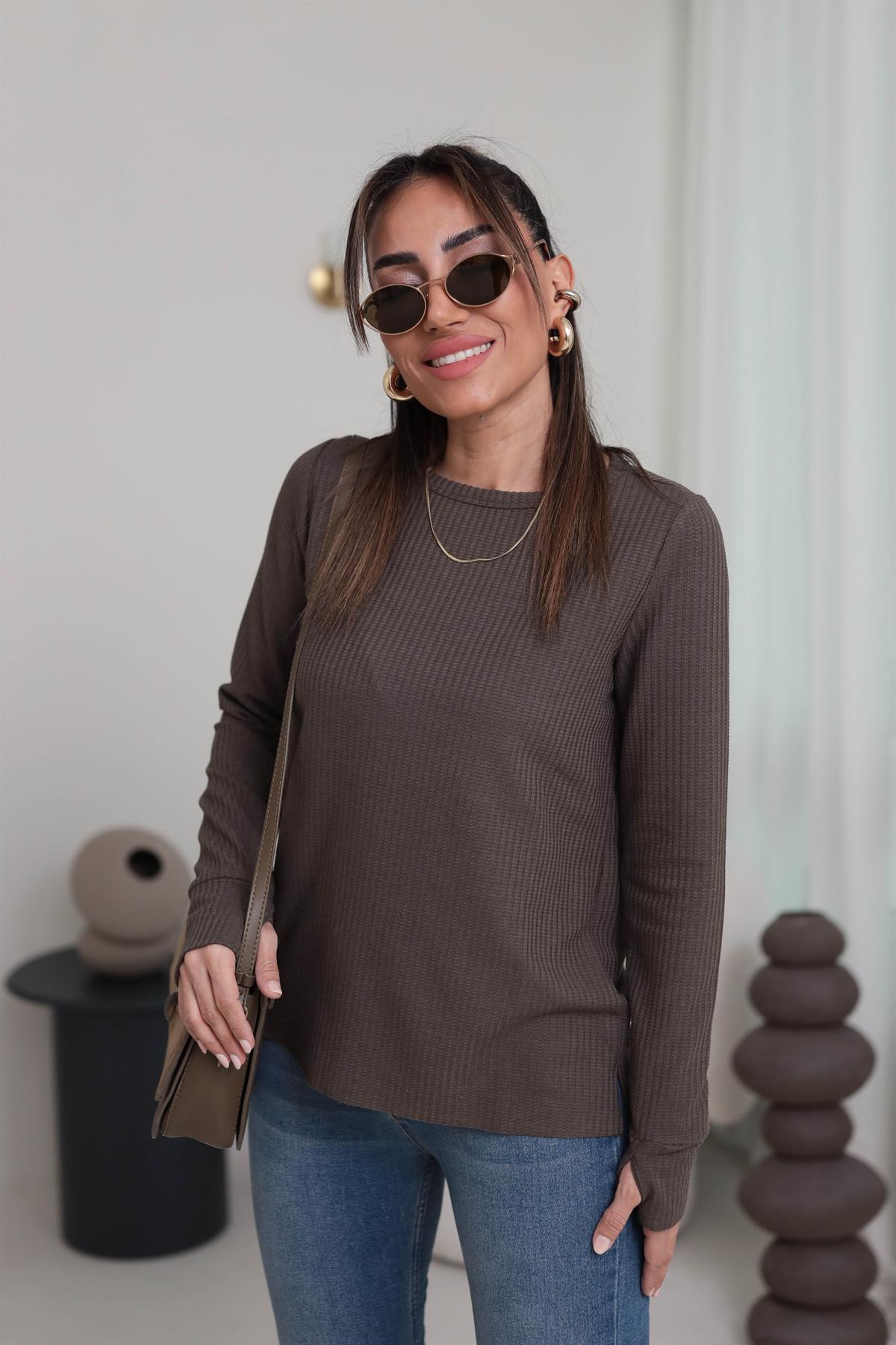 1206 Bisiklet Yaka Parmak Geçebilir Detaylı  Bluz VİZON