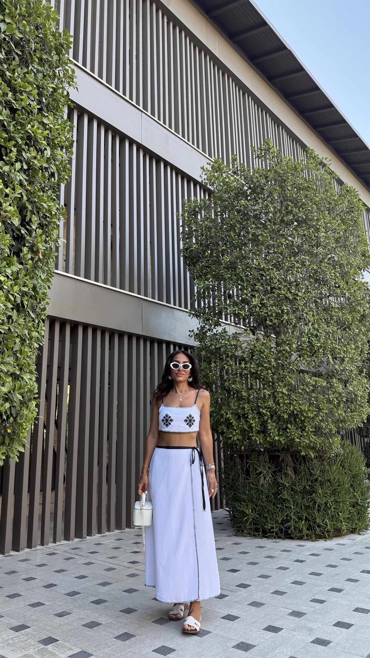 Kontrast Süs Dikiş ve Nakışlı Pamuklu Takım EKRU