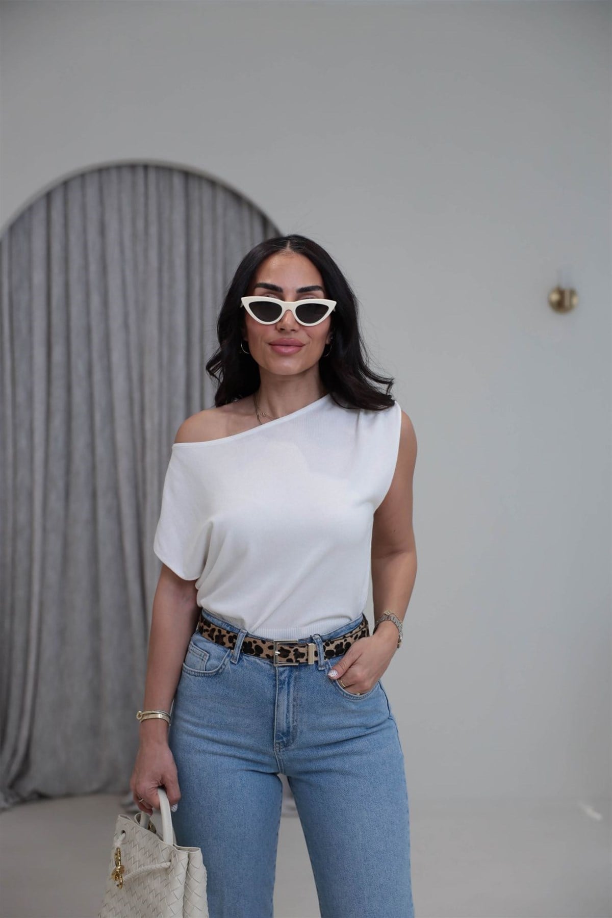 0870 Kayık Yaka Sıfır Kol Altı Lastikli  Bluz EKRU