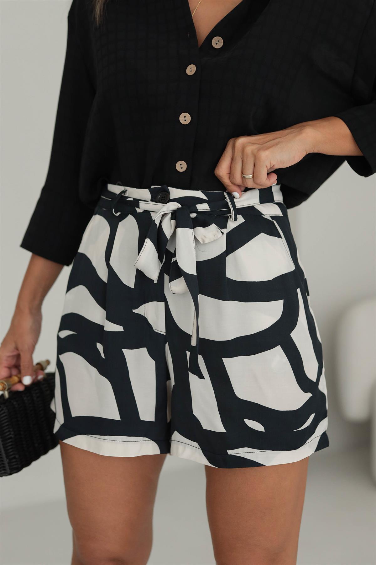 8067 Desenli Kuşaklı Saten Şort