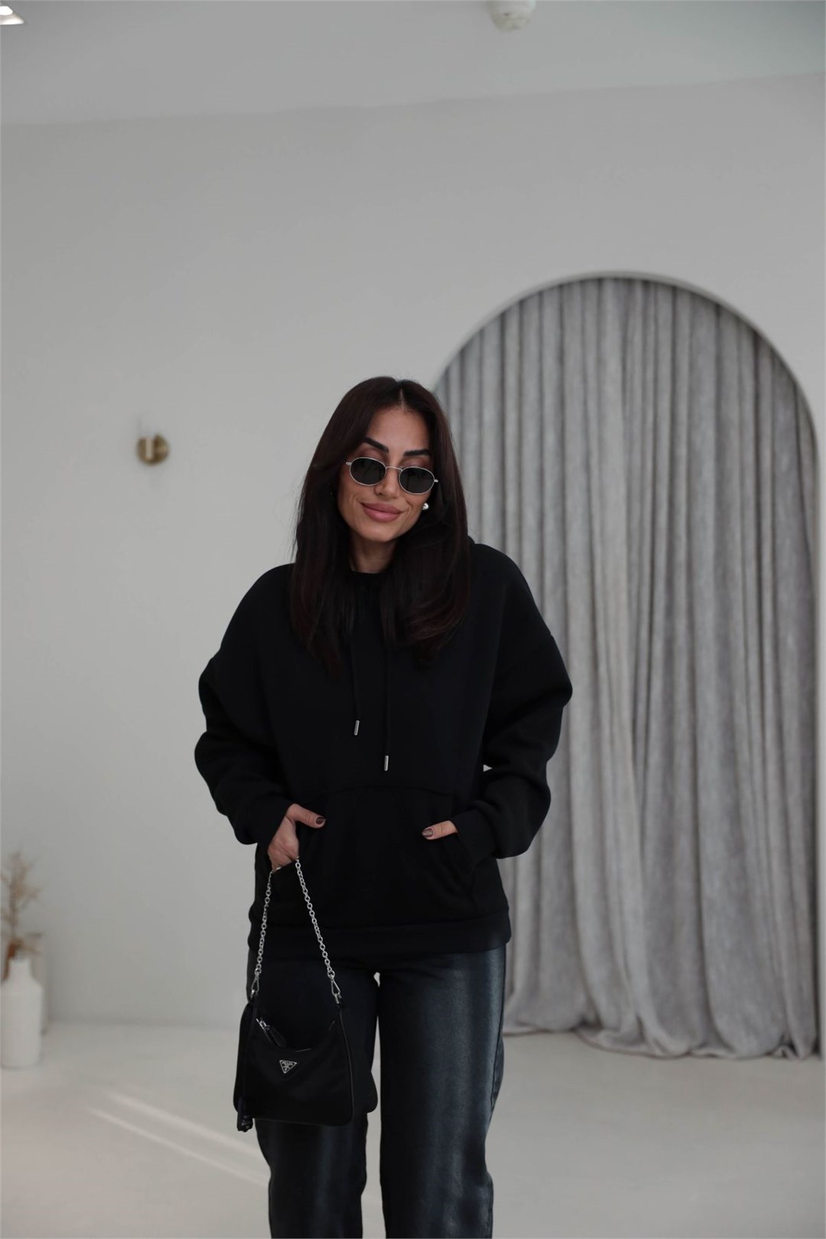 4290 Sırtı Taşlı Kapşonlu Sweatshirt SİYAH