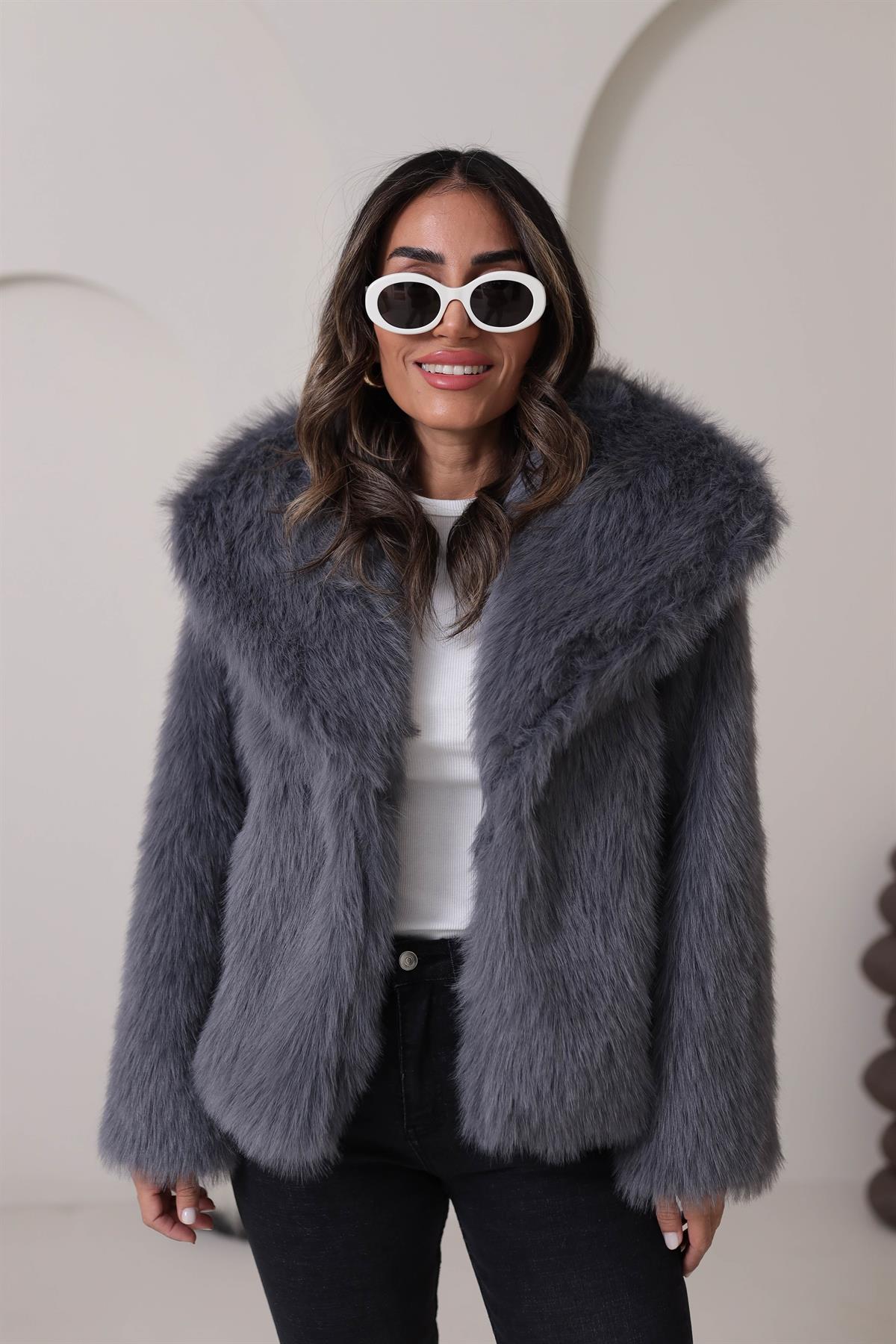 2429 Ara Boy Yakalı Kürk FÜME