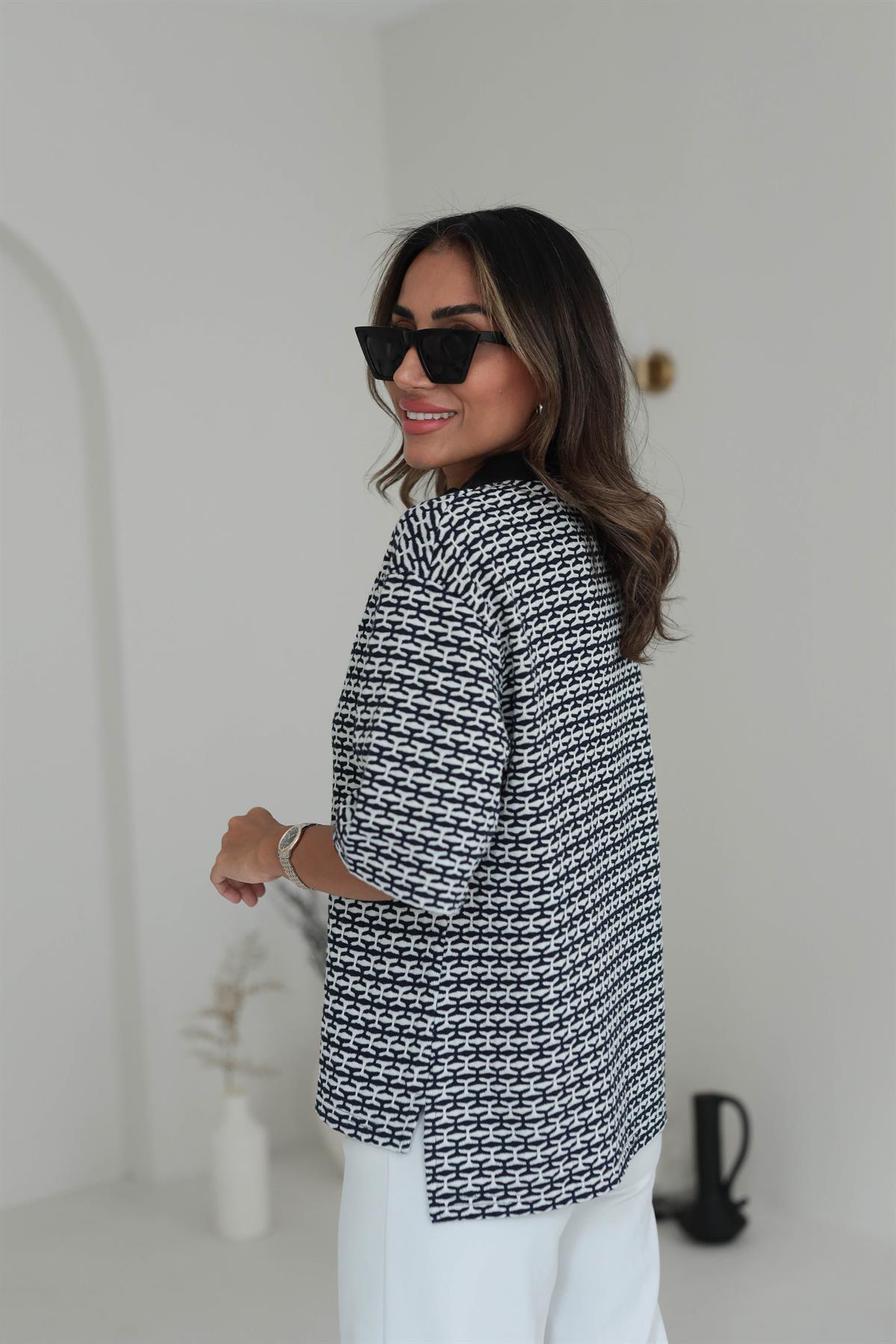 Polo Yaka Önden Fermuarlı Desenli Tshirt