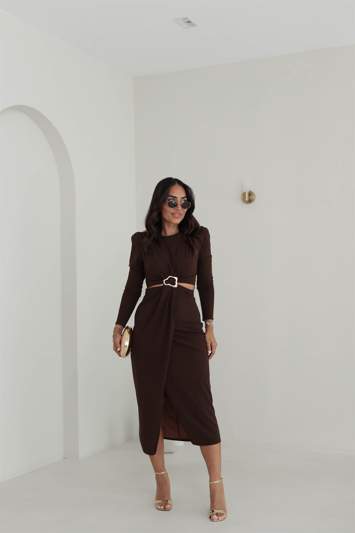 3655 Gold  Aksesuarlı Bel Dekolteli  Midi Elbise KAHVE