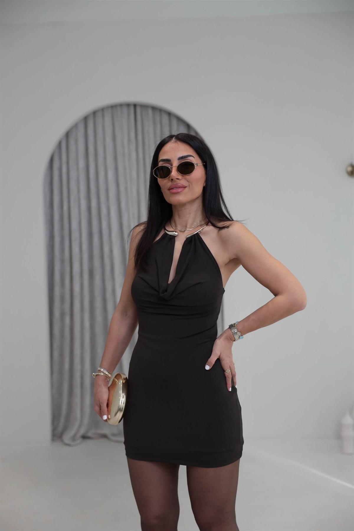 1976 Gold Aksesuarlı Degaje Yaka Mini Sandy Elbise ACI KAHVE