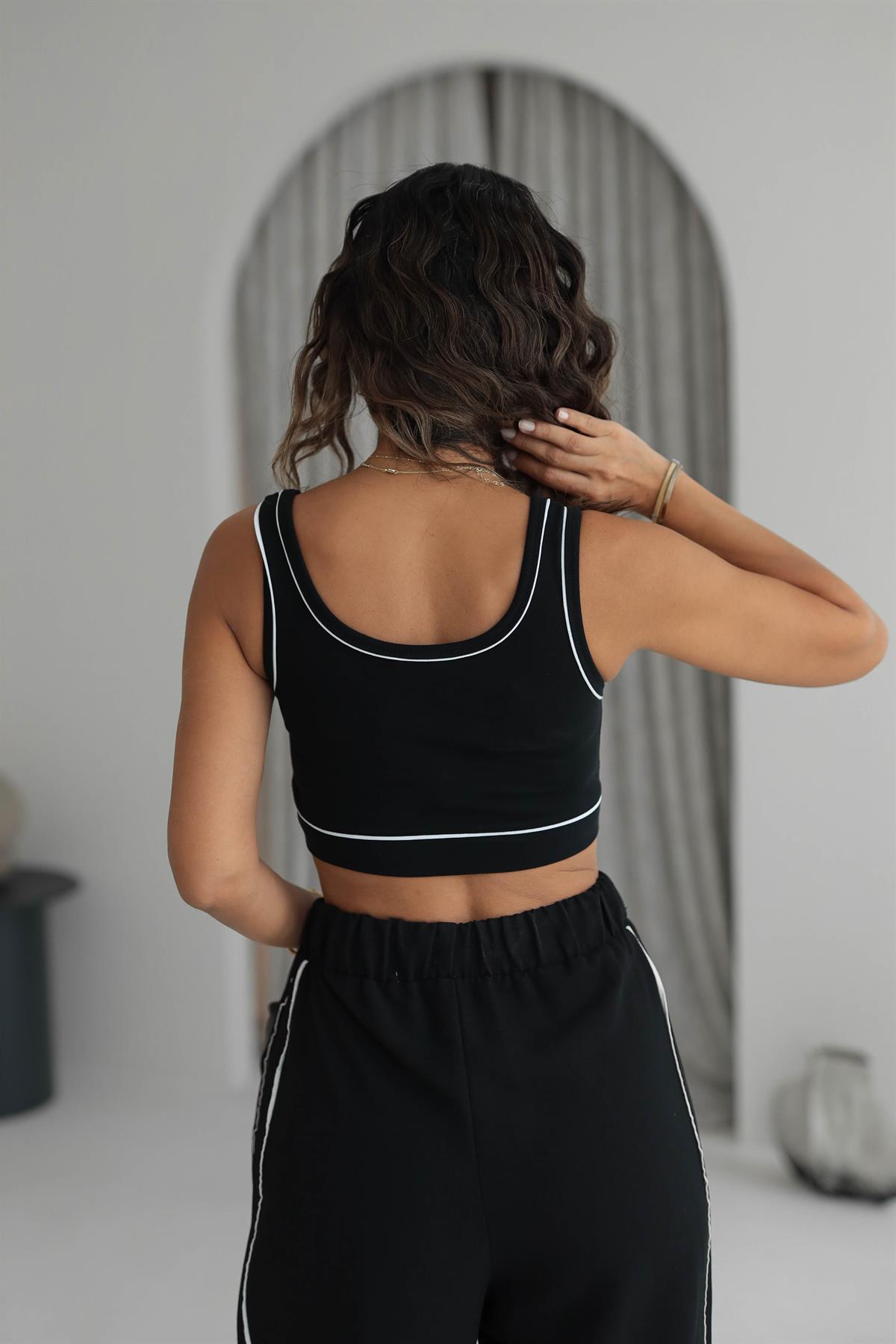 1050 Gümüş Yazı Detaylı Biyeli Atlet SİYAH