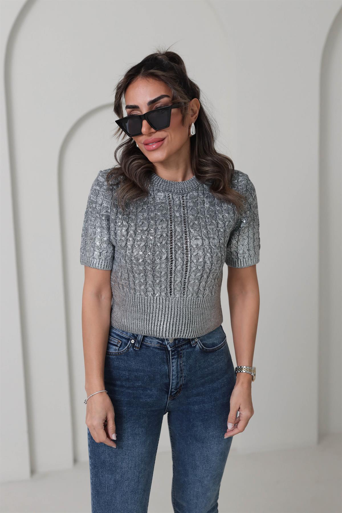 4225 Gümüş Baskılı Kısa Kol Kazak FÜME