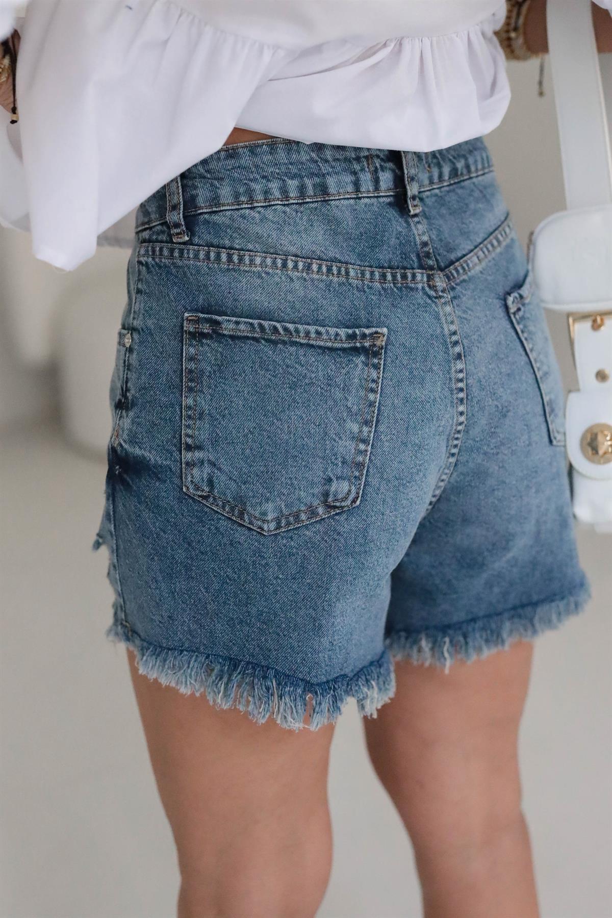 Yırtık Detaylı Şort