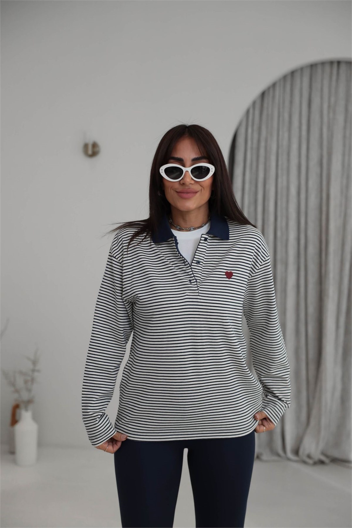 9022 Çizgili Polo Yaka Kalp Nakışlı Bluz LACİVERT