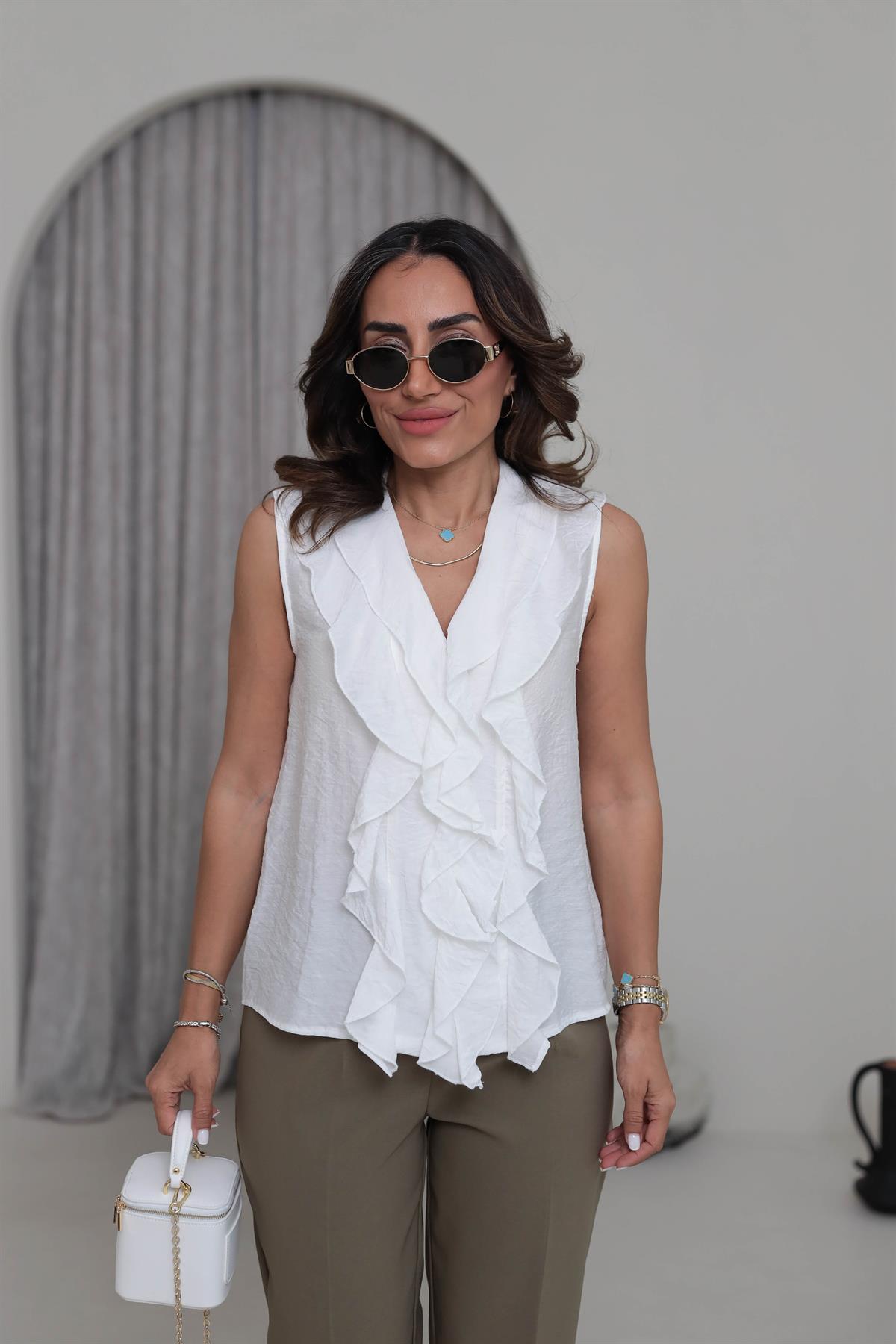 0072 Sıfır Kol Fırfır Detaylı Gömlek BEYAZ