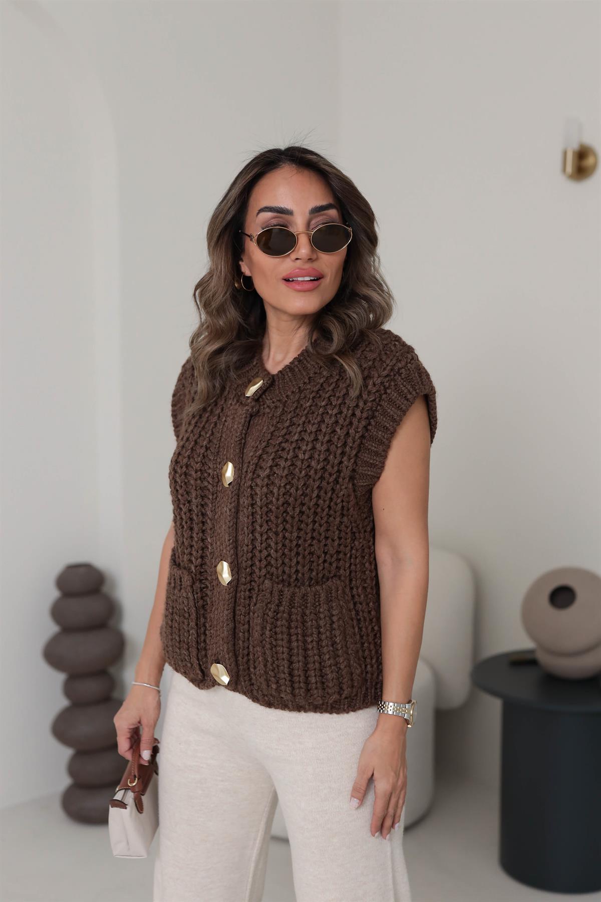 0961 Bisiklet Yaka Gold Düğme Detaylı Kolsuz Hırka KAHVE