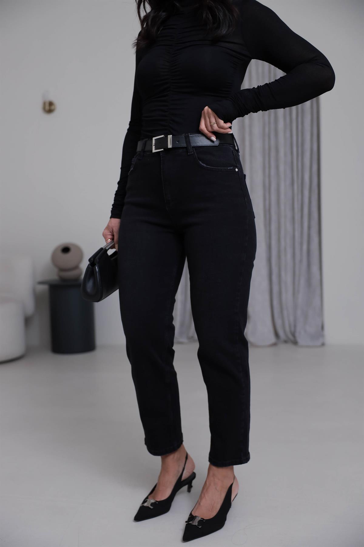 D906 Kemerli Slim Mom Fit Jean SİYAH
