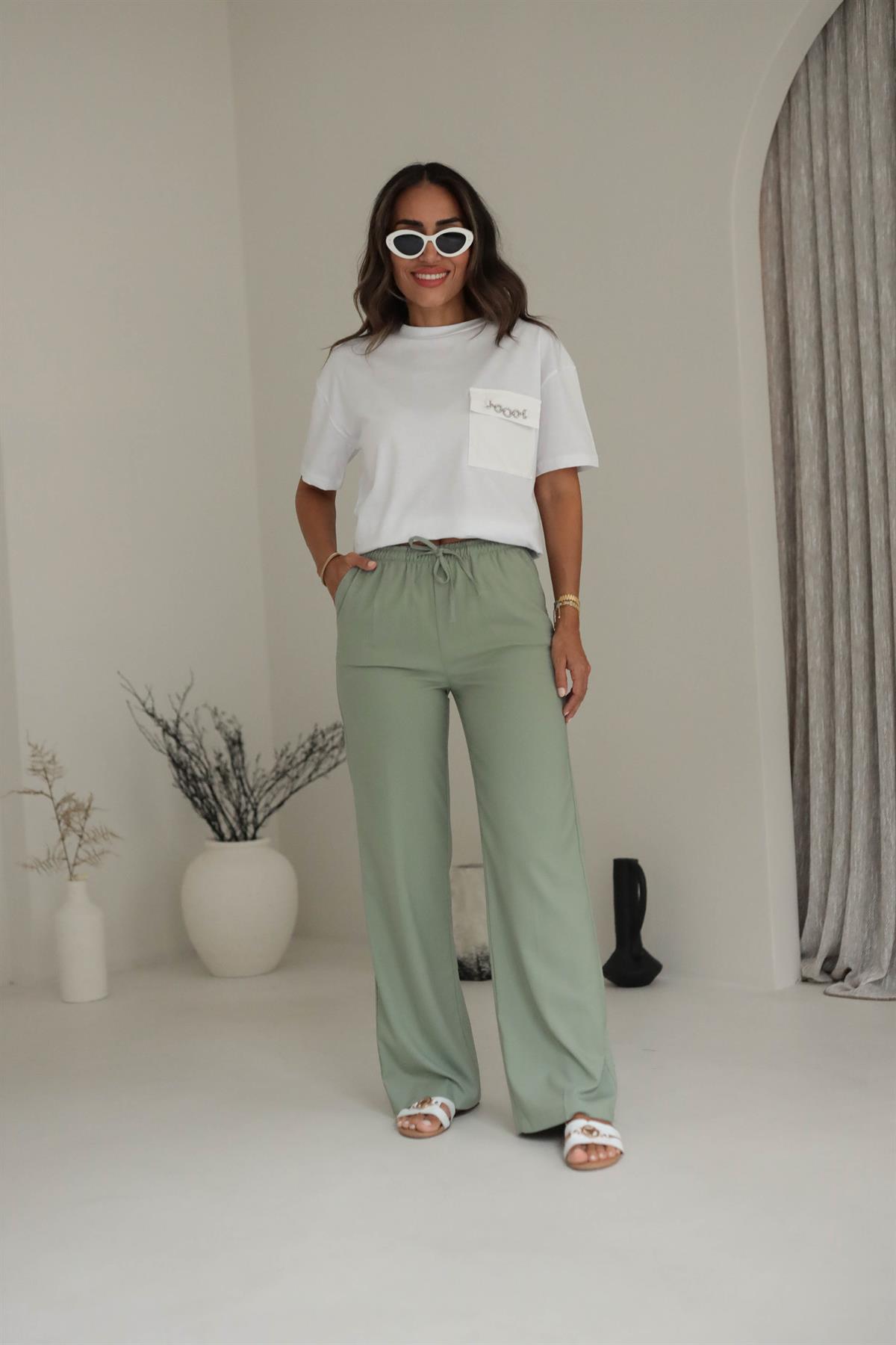 0001 Cep Zincirli Taş Detaylı Pamuklu Tshirt