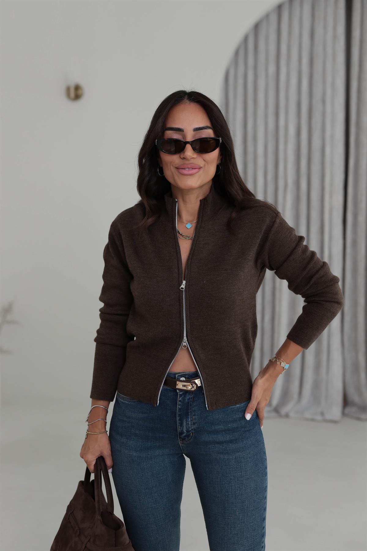 1042 Dik Yaka Çift Fermuarlı Triko Hırka KAHVE