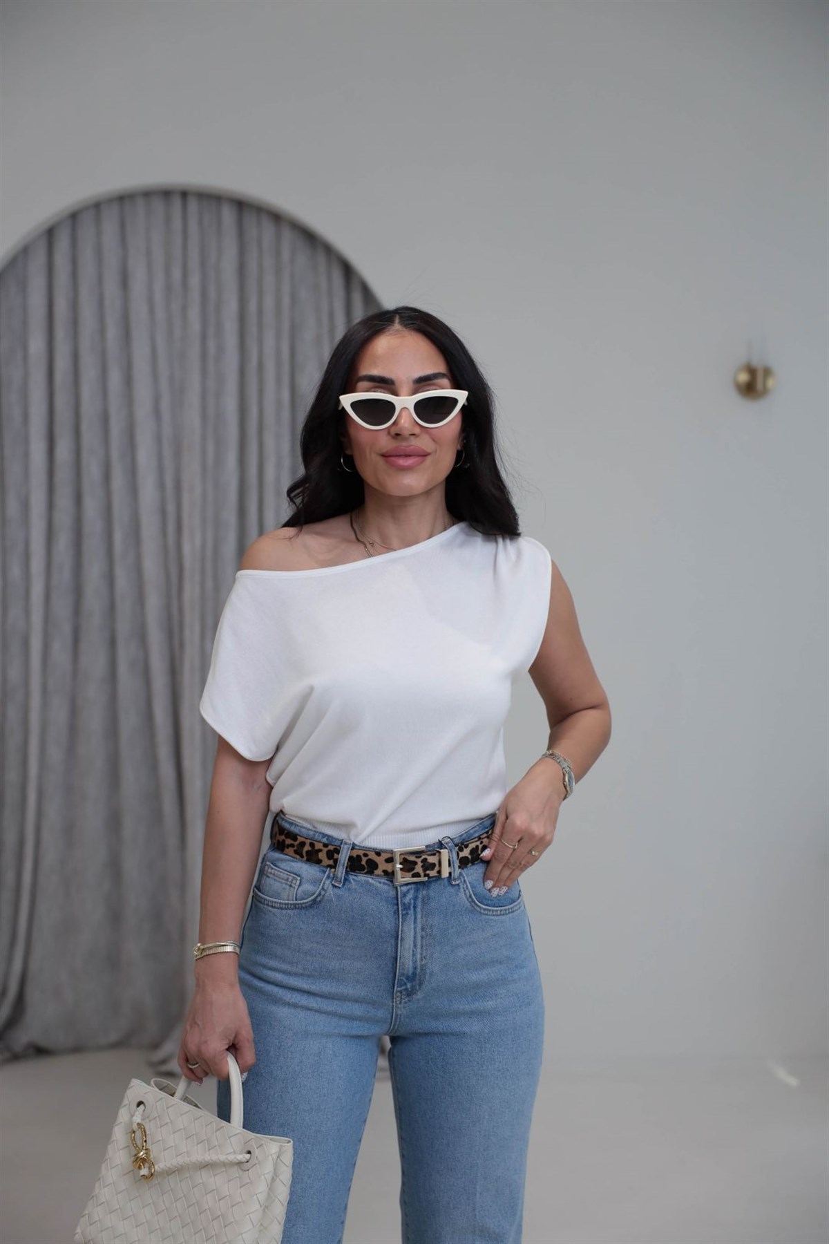 0870 Kayık Yaka Sıfır Kol Altı Lastikli  Bluz EKRU