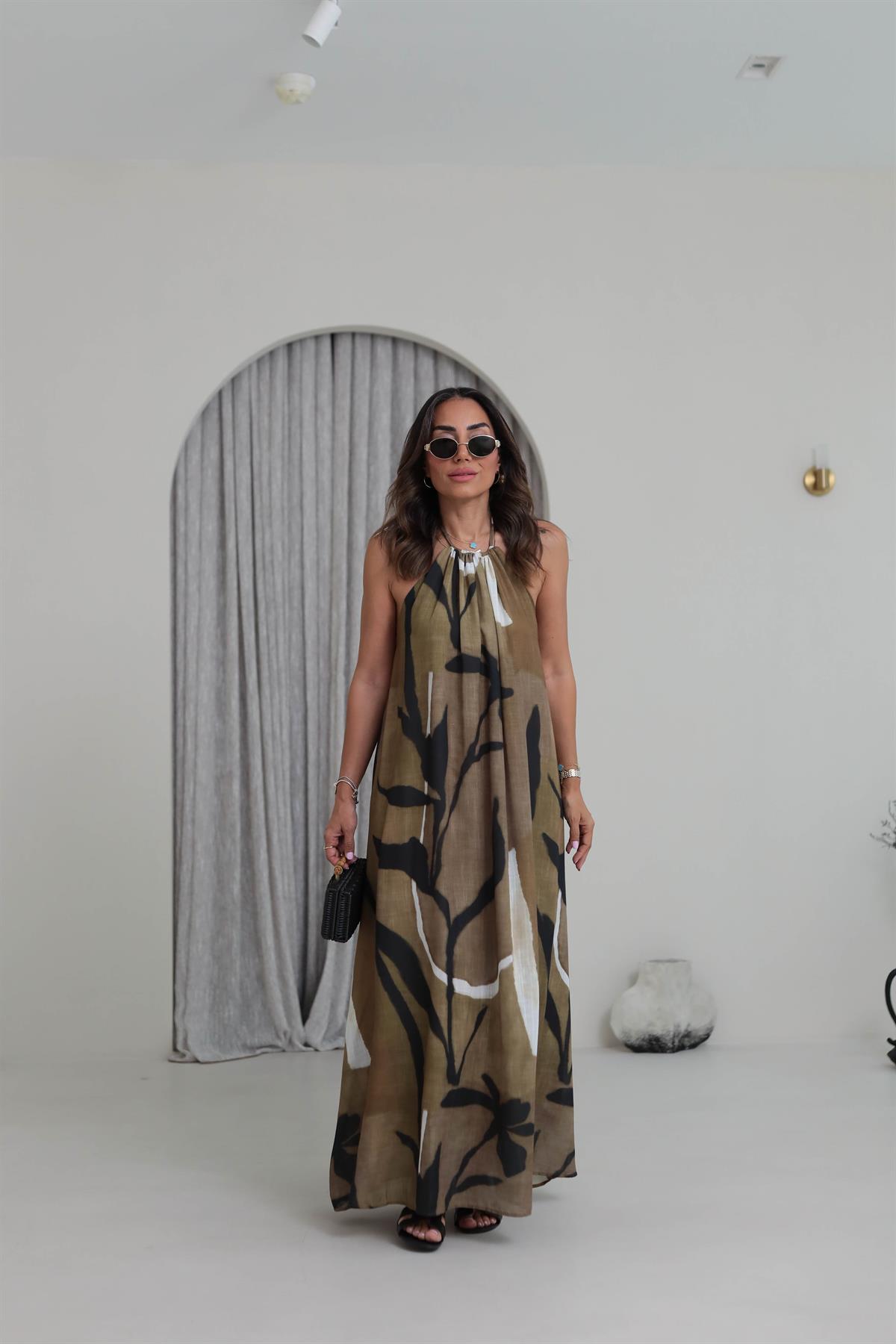 5113 Boyundan Bağlamalı Sırt Dekolteli Desenli Maxi Elbise HAKİ YEŞİL